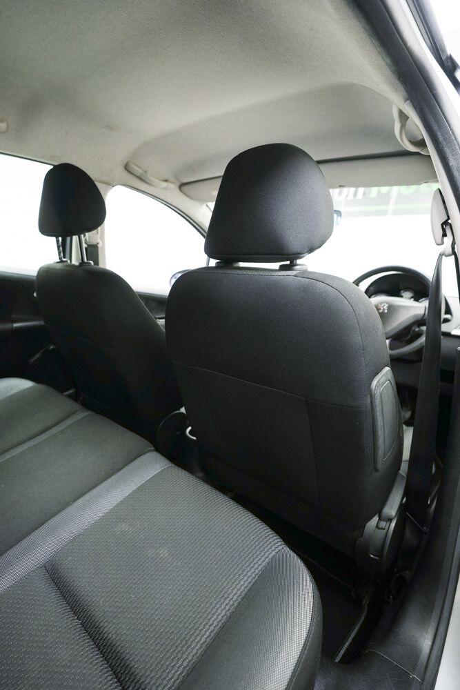 Peugeot 207 view 14