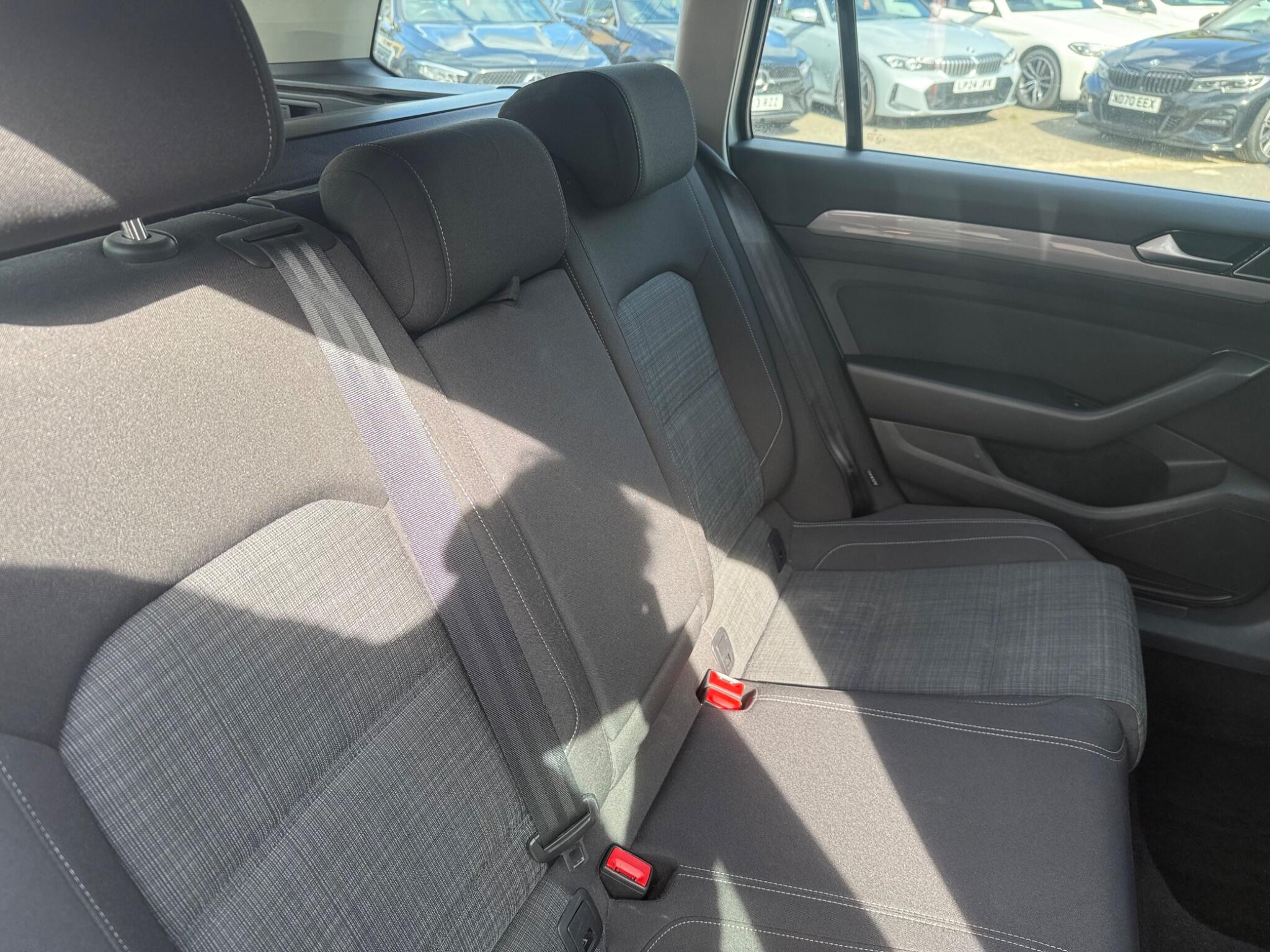 Volkswagen Passat view 23