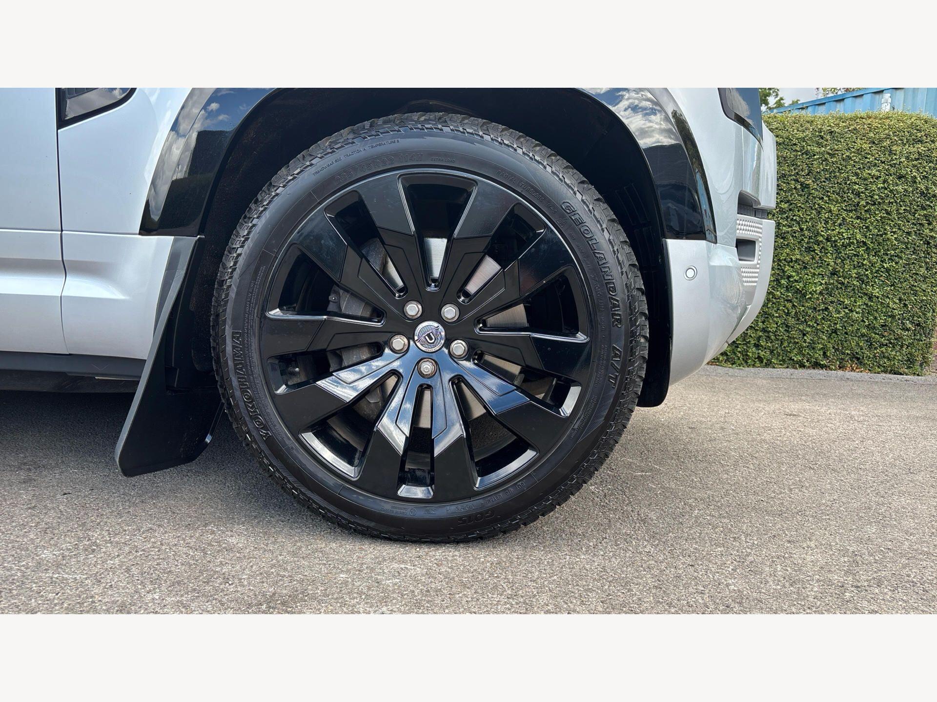Land Rover Defender view 9
