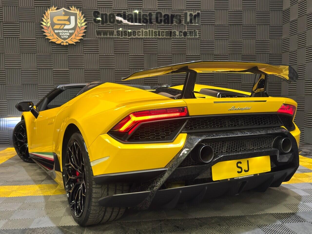 Lamborghini Performante Spyder view 29