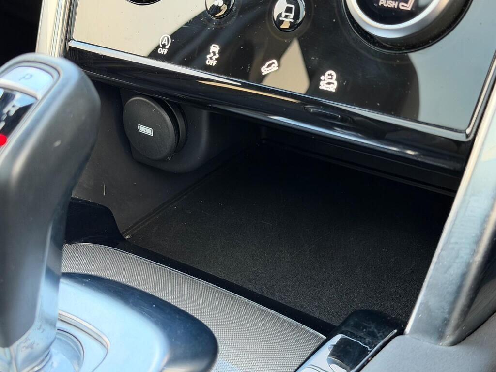 Land Rover Discovery Sport view 37