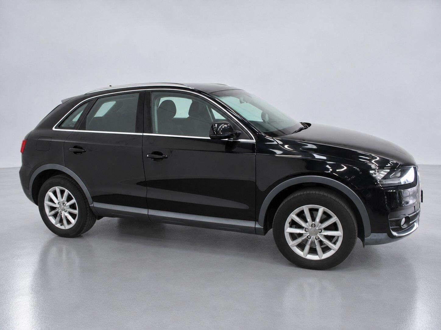 Audi Q3 view 4