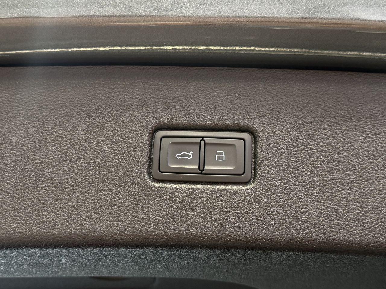 Audi SQ5 view 18