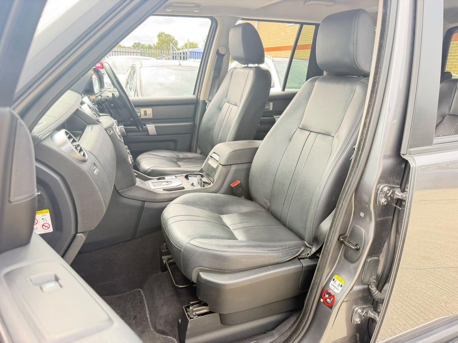Land Rover Discovery view 32