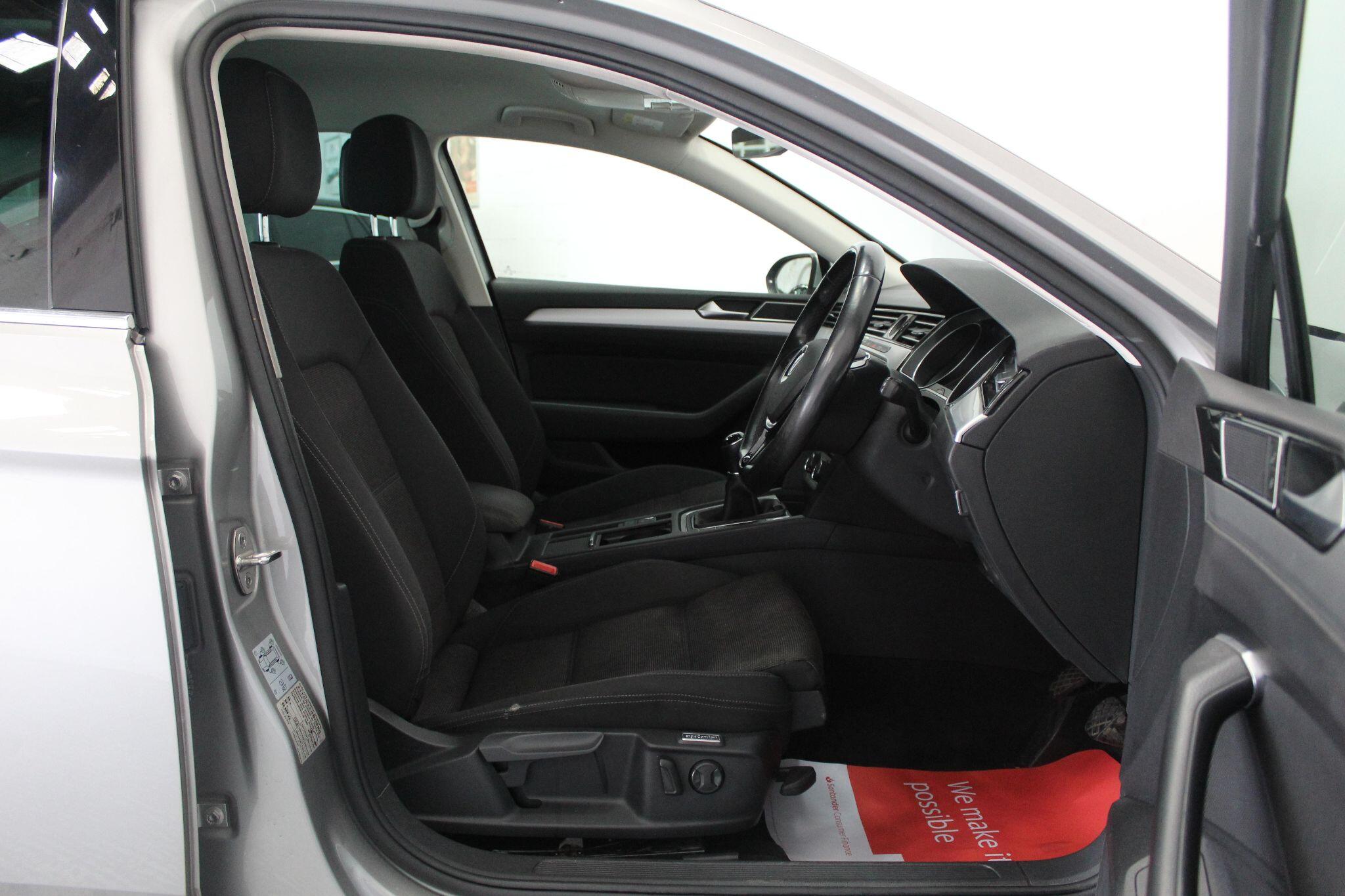 Volkswagen Passat view 30