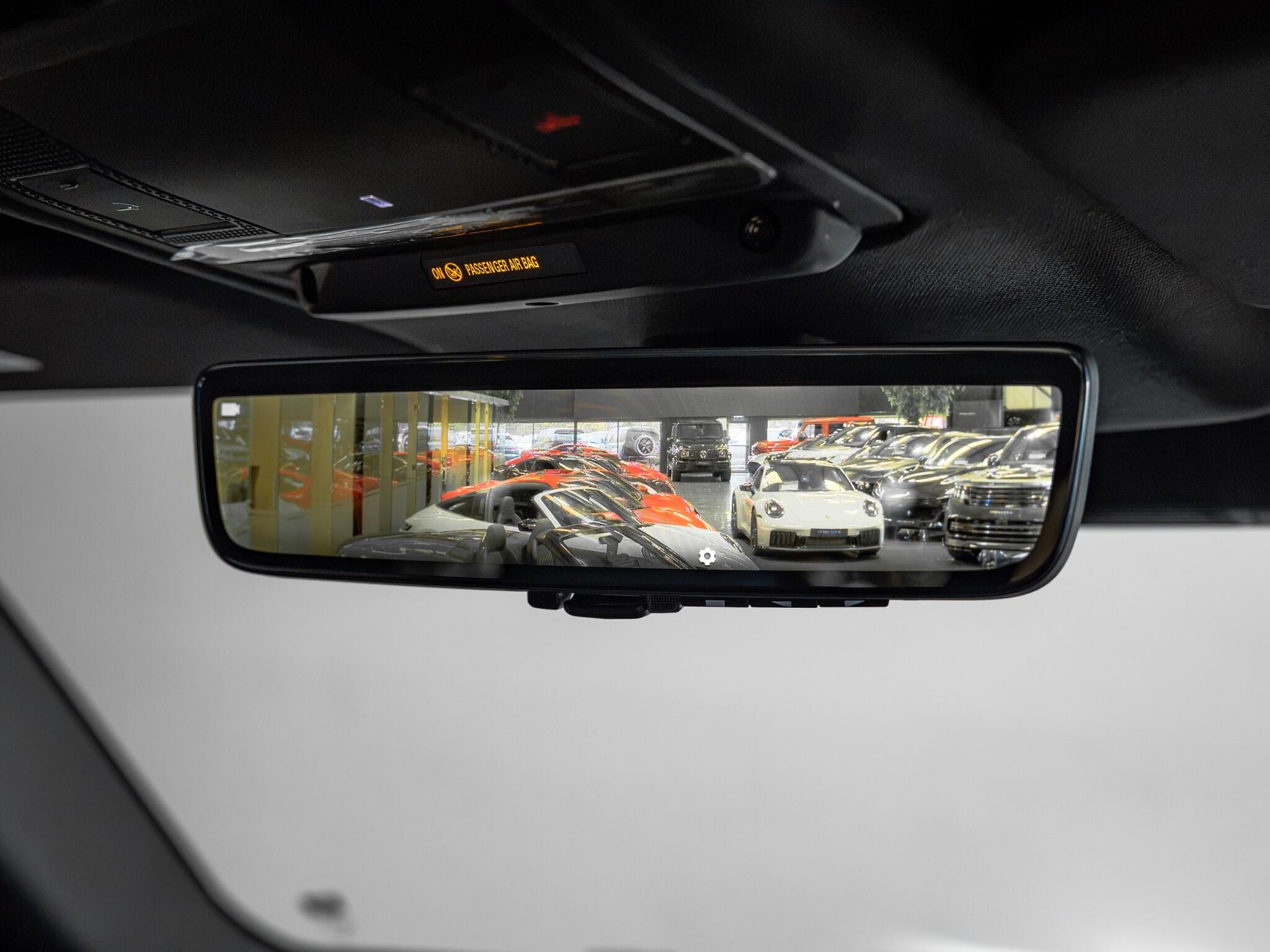 Land Rover Defender 110 view 23