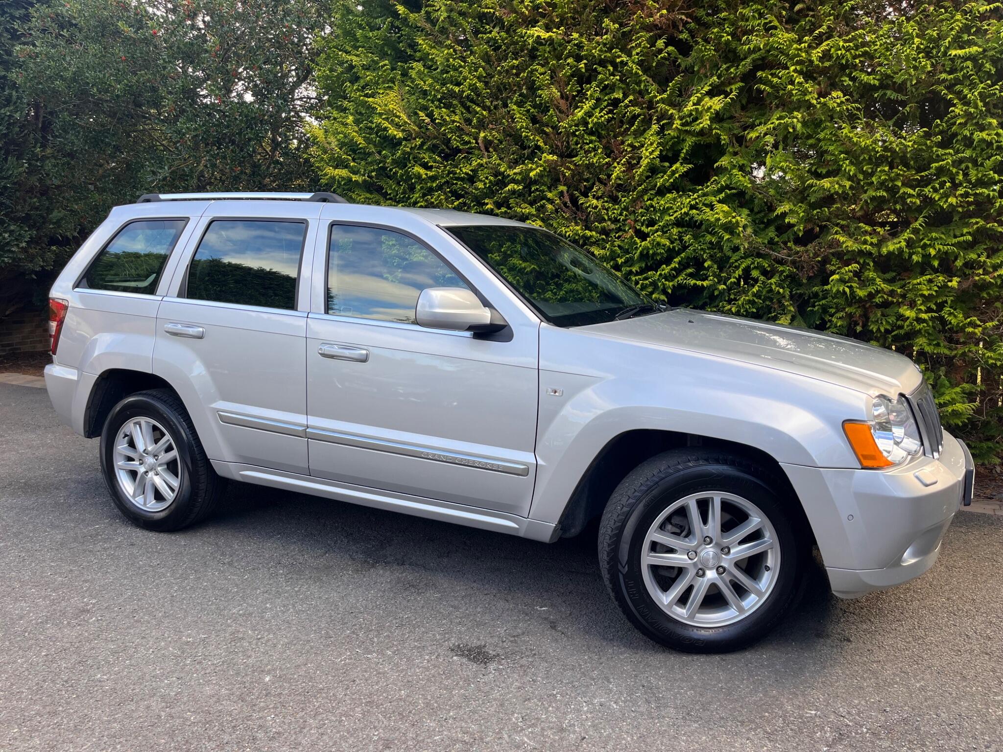 Jeep Grand Cherokee view 16