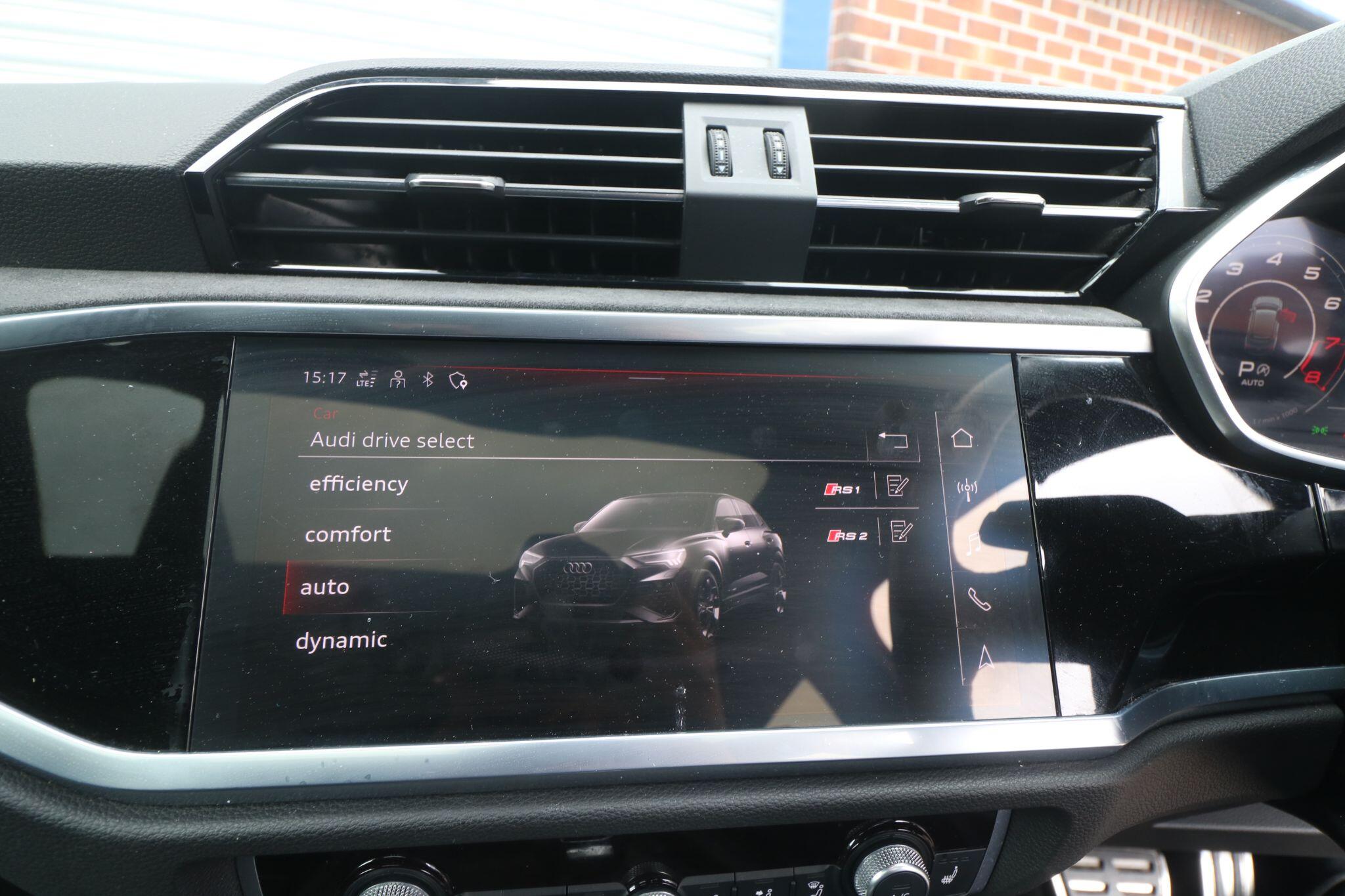 Audi RS Q3 view 20
