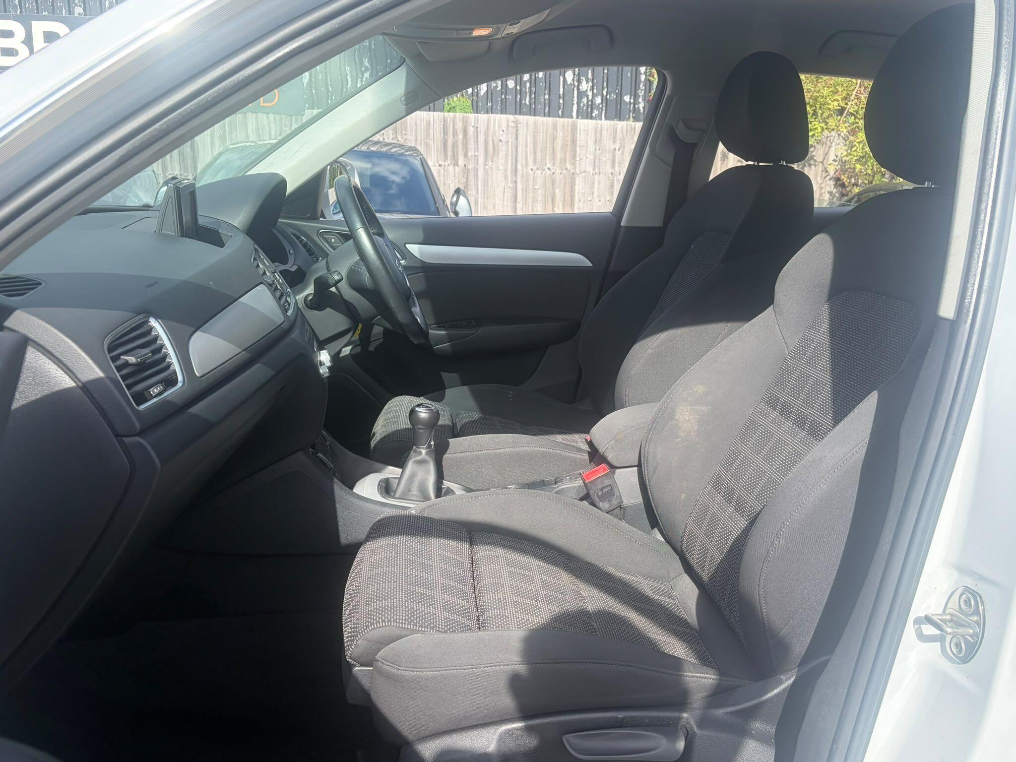 Audi Q3 view 18