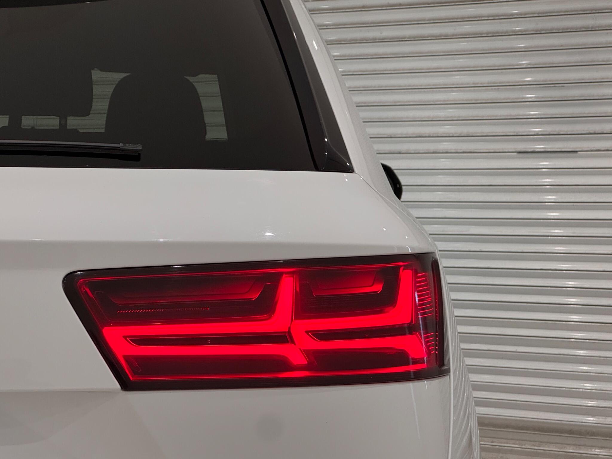 Audi Q7 view 27