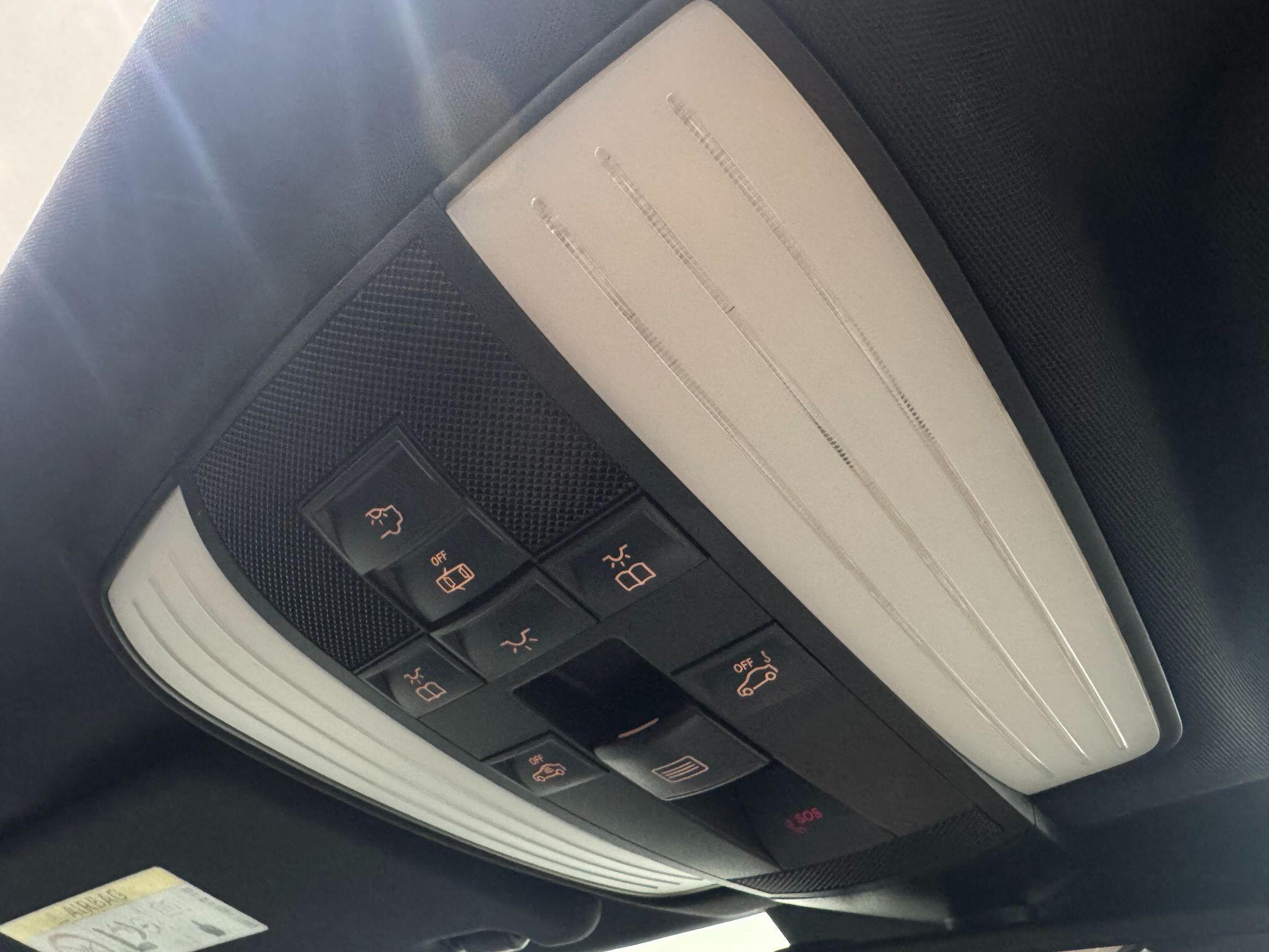 Mercedes-Benz E-Class view 14