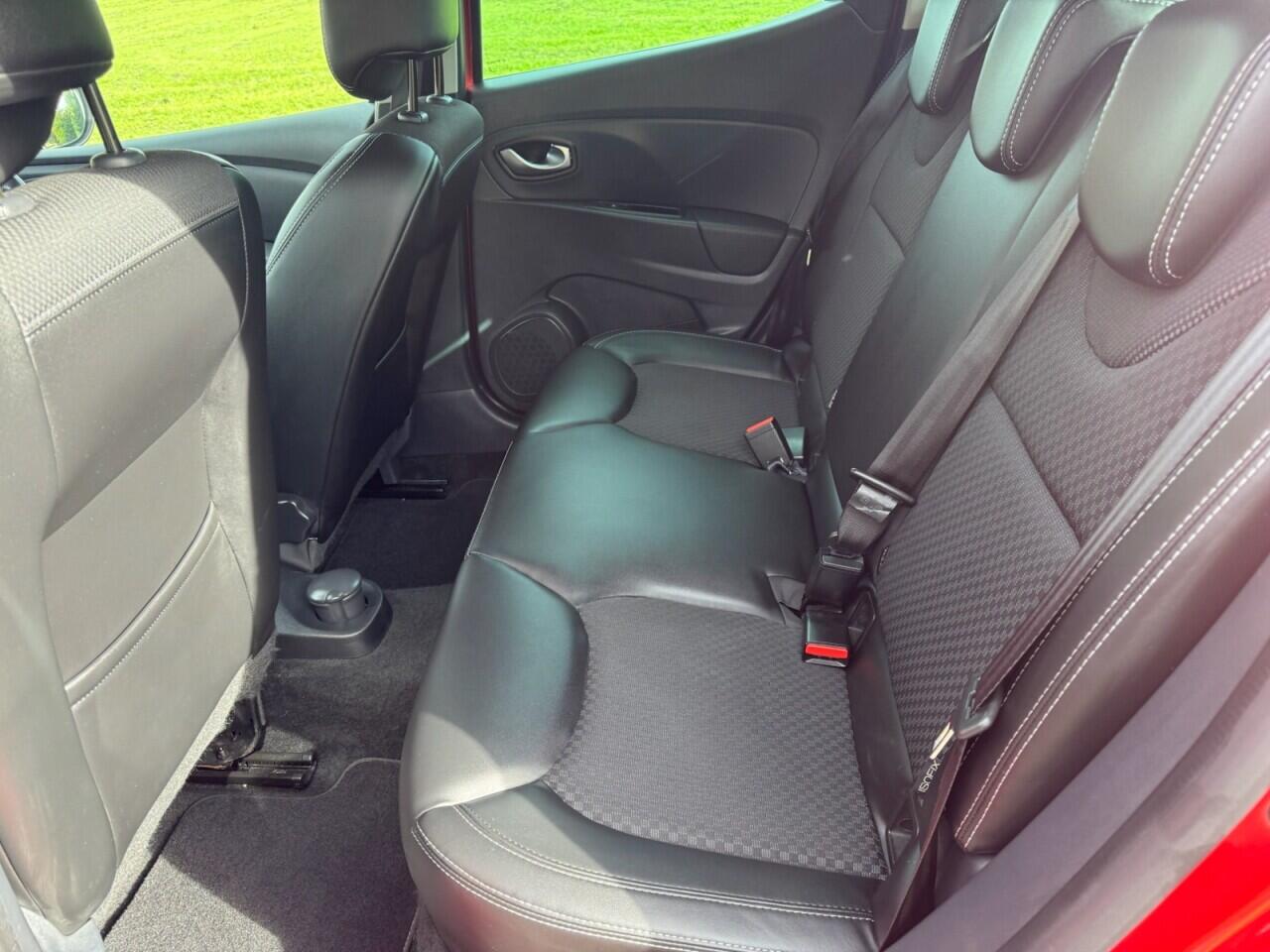Renault Clio view 16