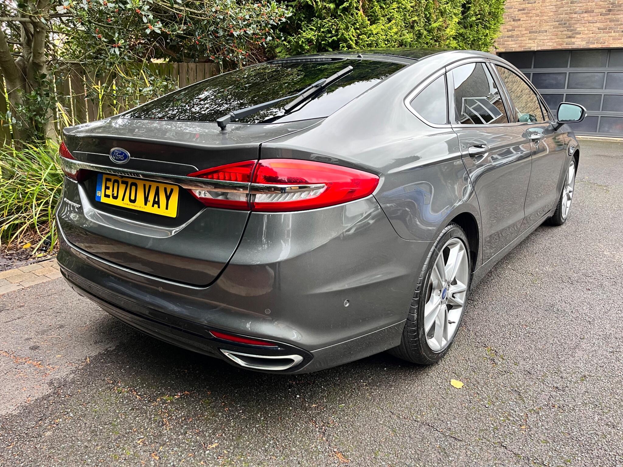 Ford Mondeo view 14