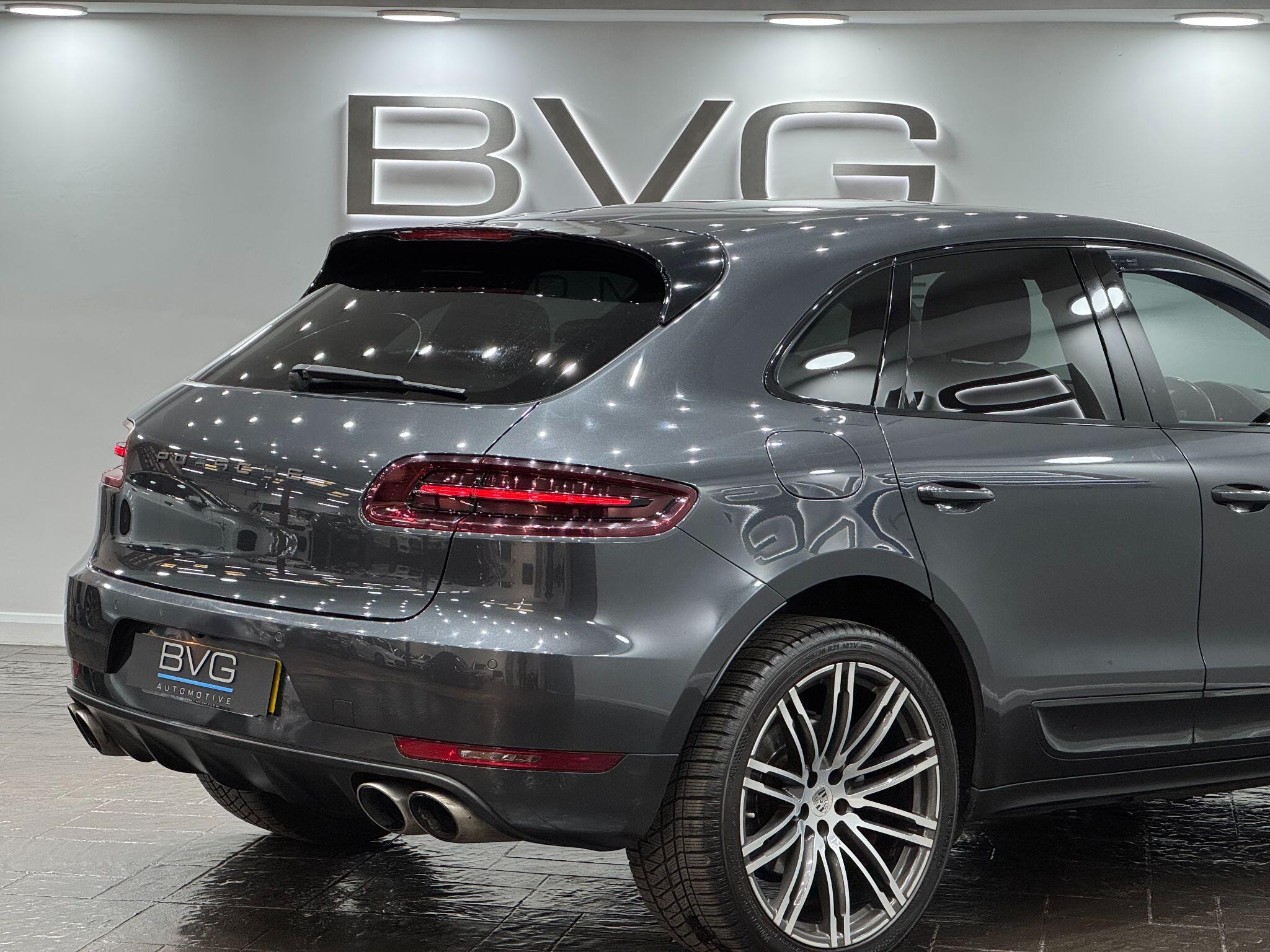 Porsche Macan view 21