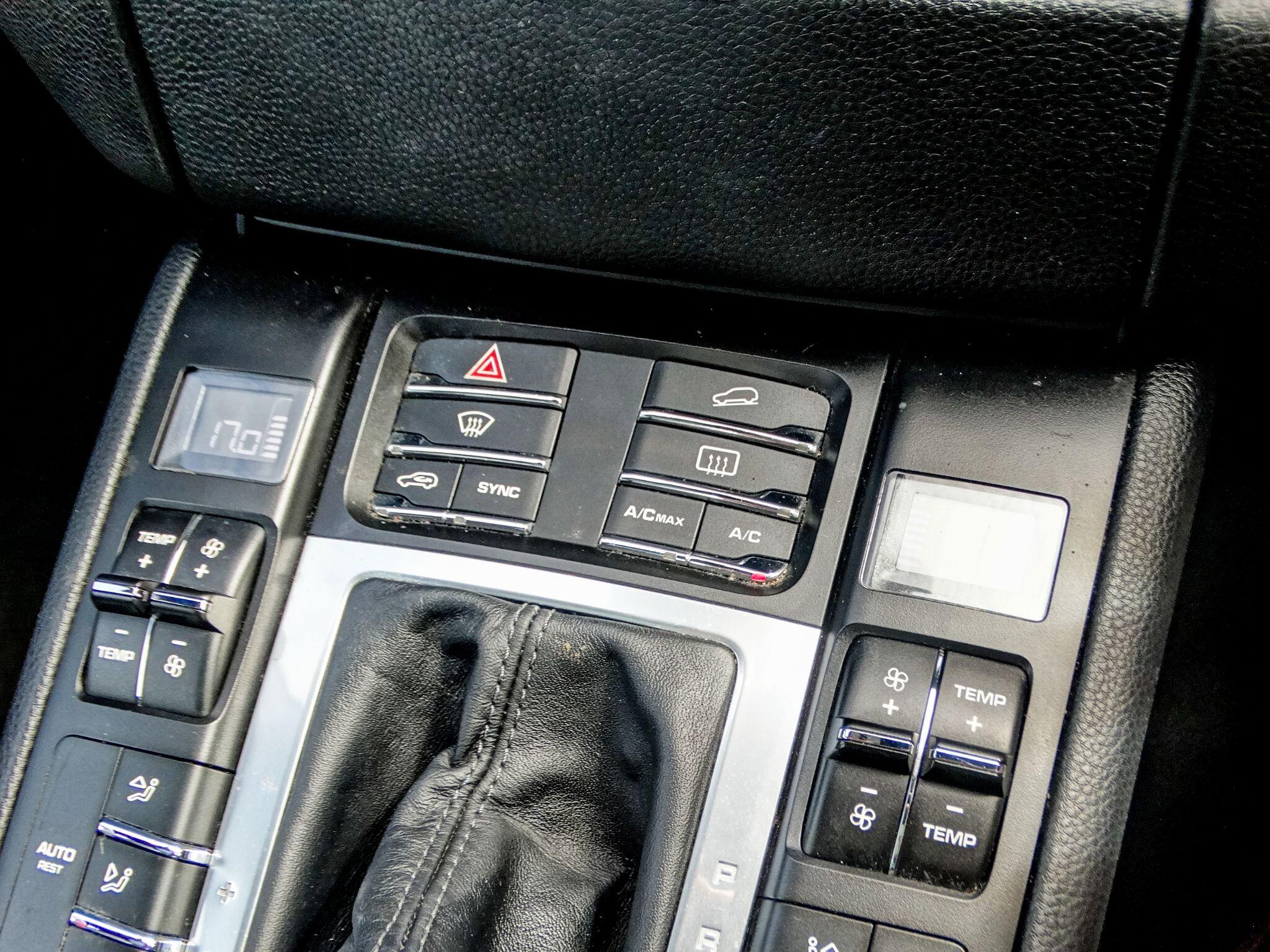 Porsche Macan view 26