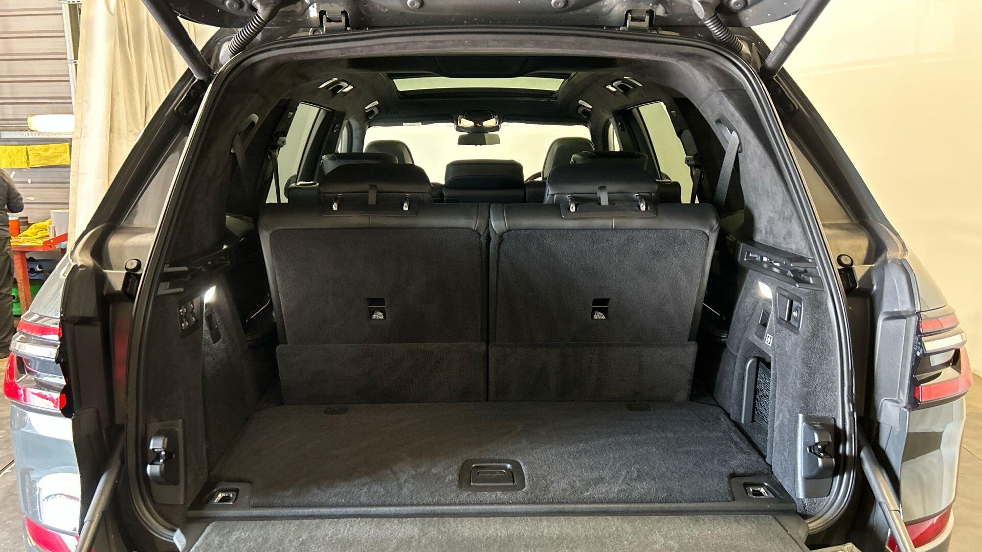BMW X7 view 13