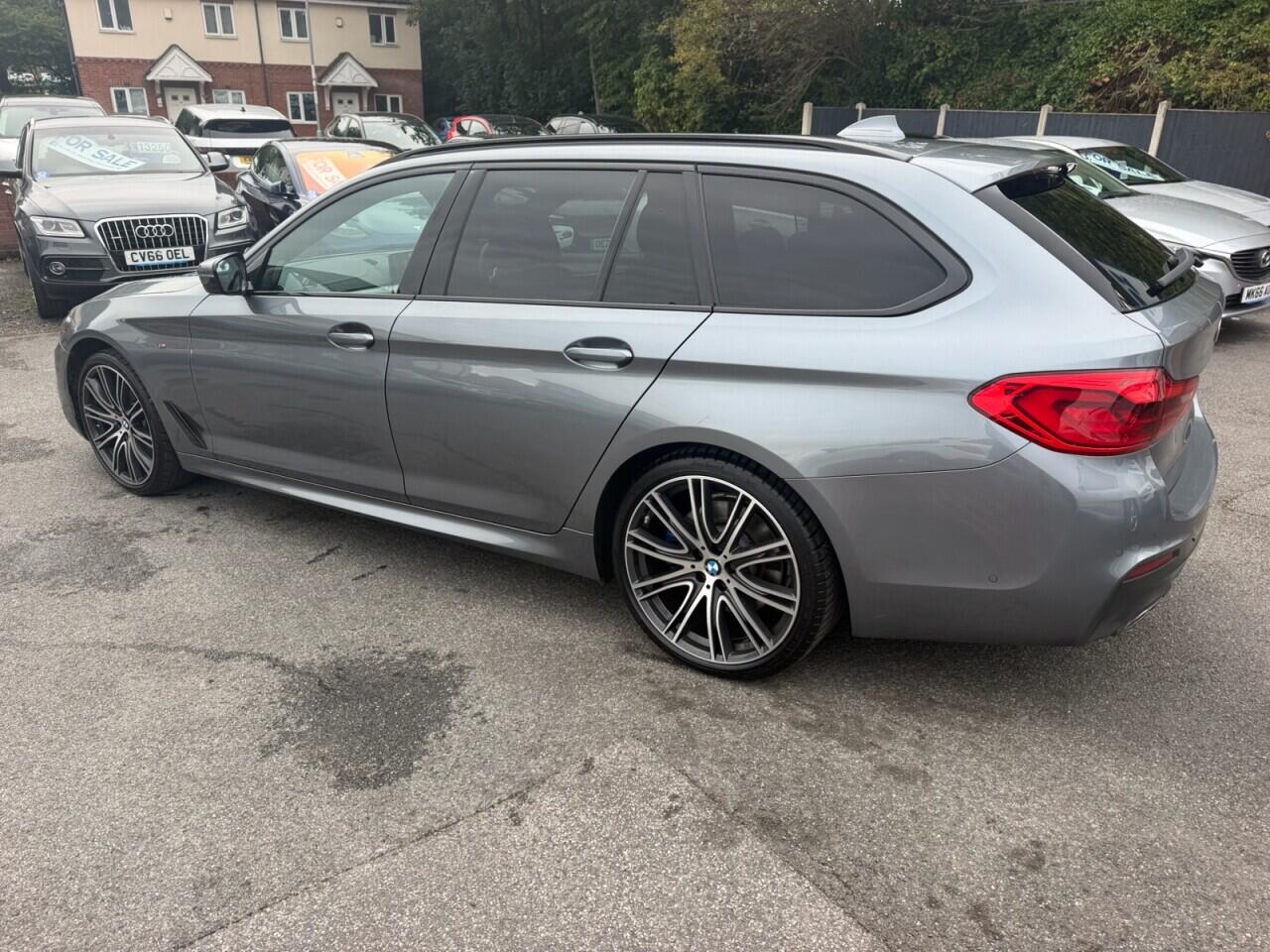 BMW 5 Series view 6