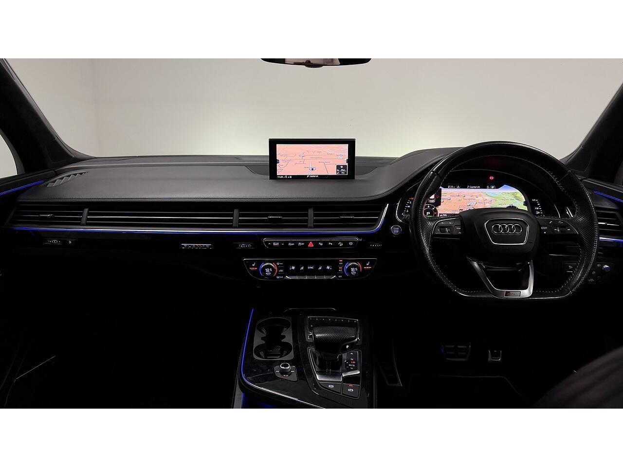 Audi Q7 view 26
