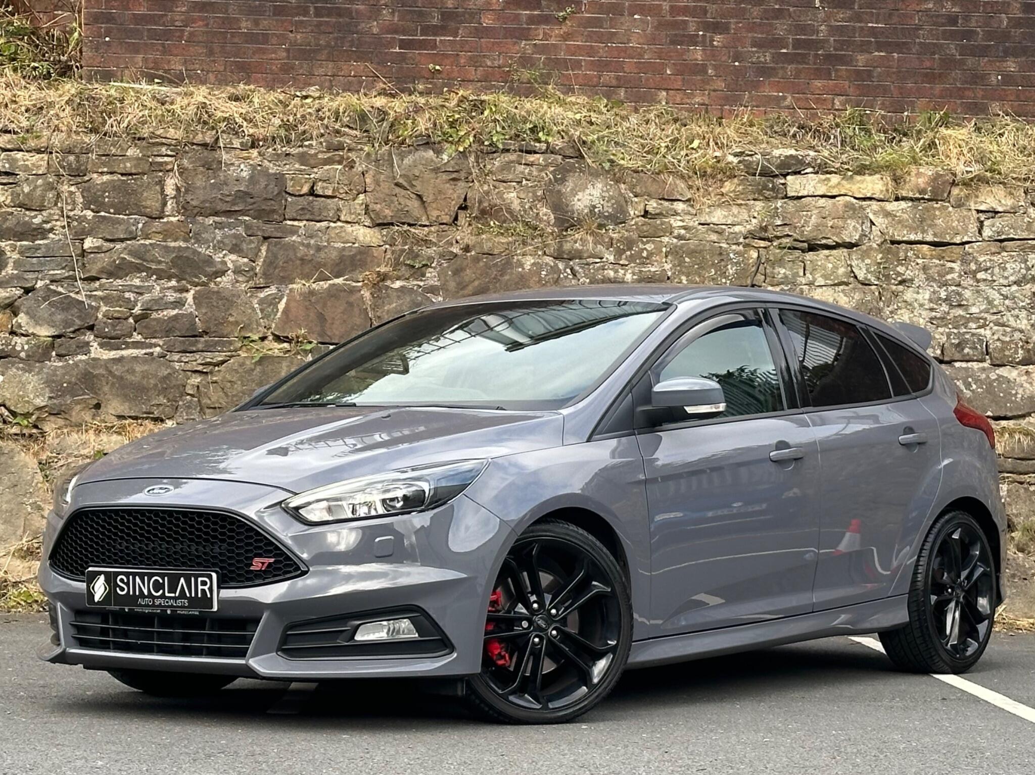Ford Focus view 3