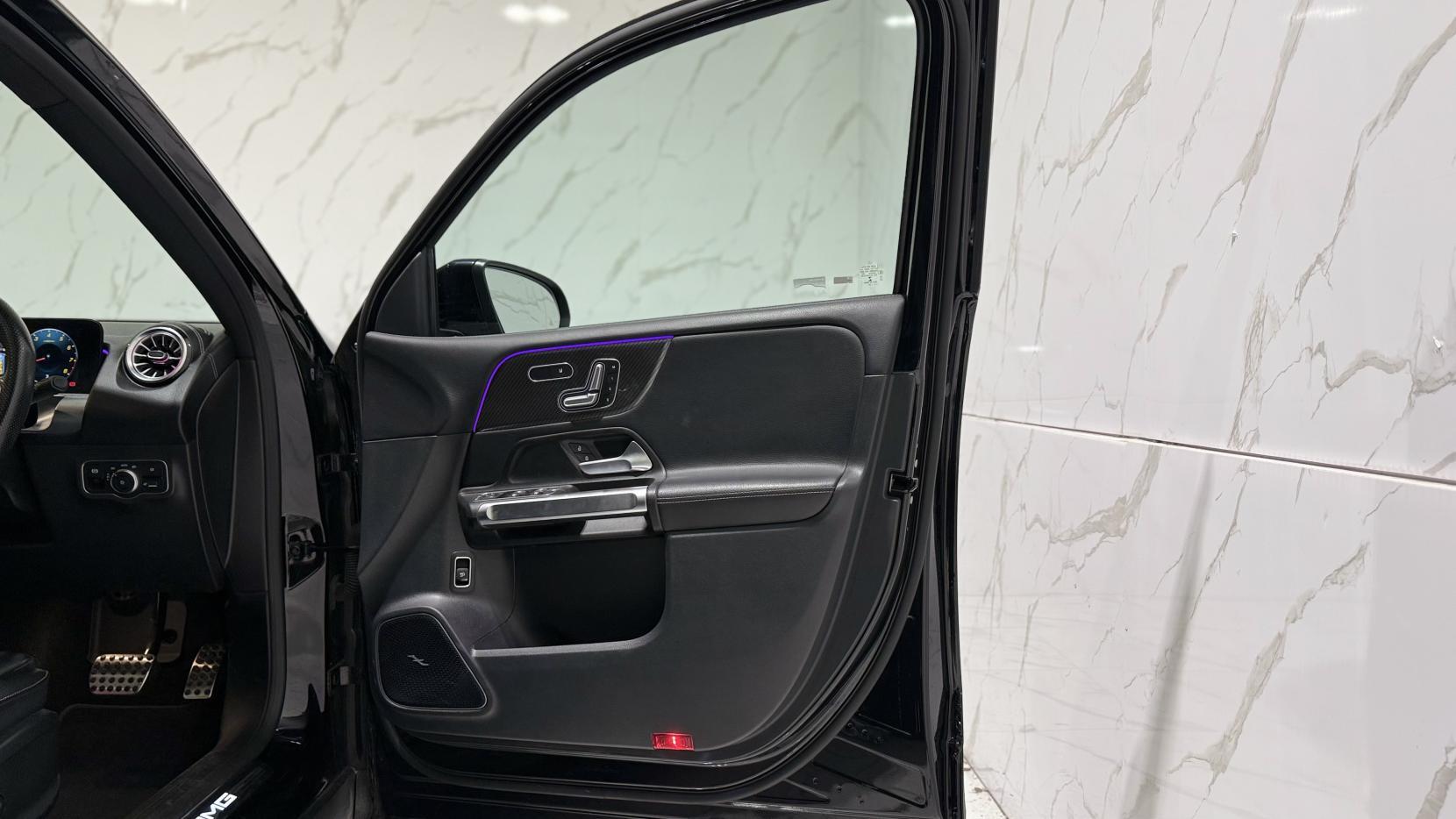 Mercedes-Benz GLB view 39