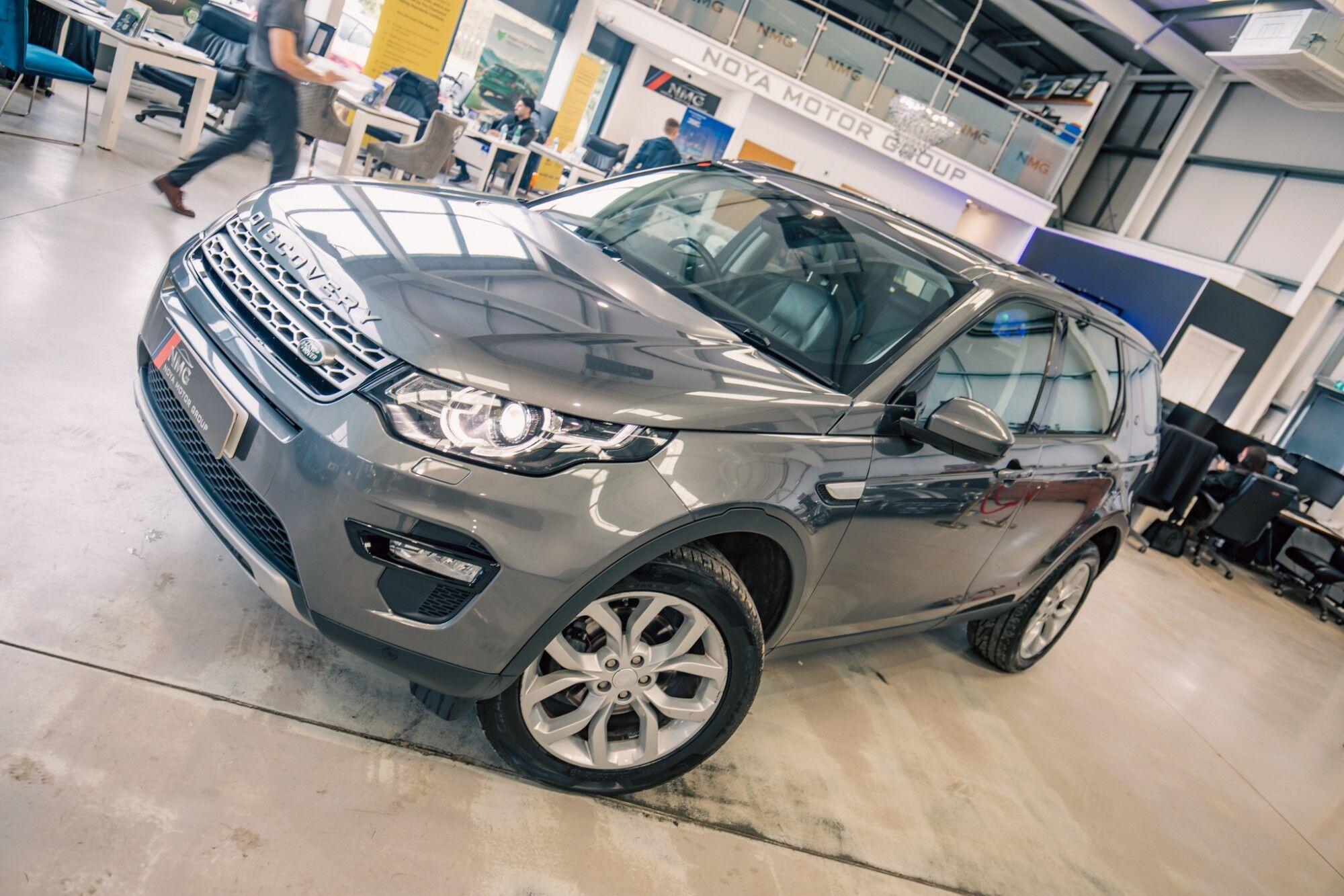 Land Rover Discovery Sport view 5