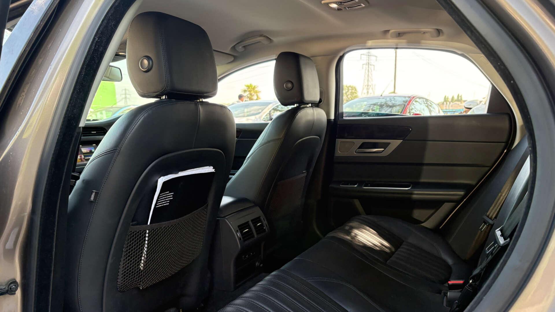 Jaguar XF view 12
