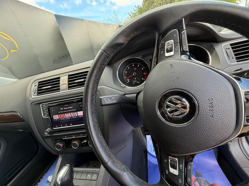 Volkswagen Jetta view 25