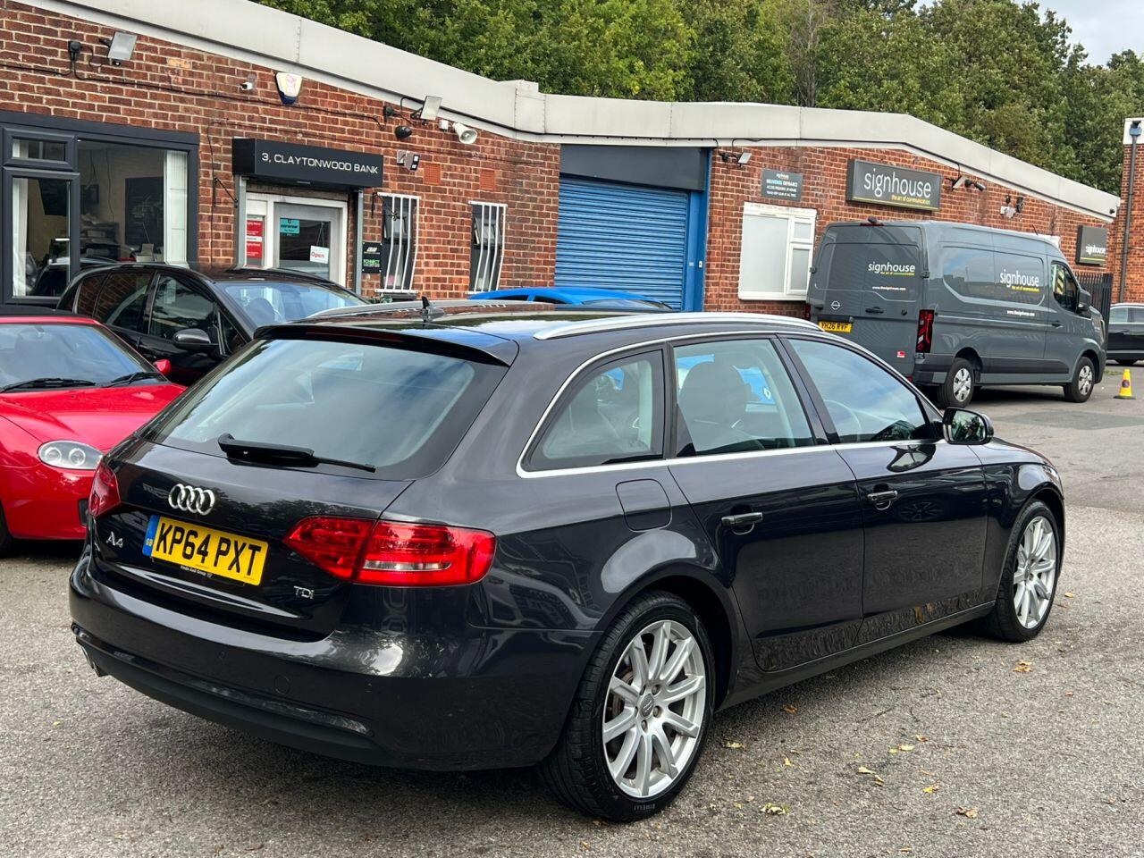 Audi A4 view 4
