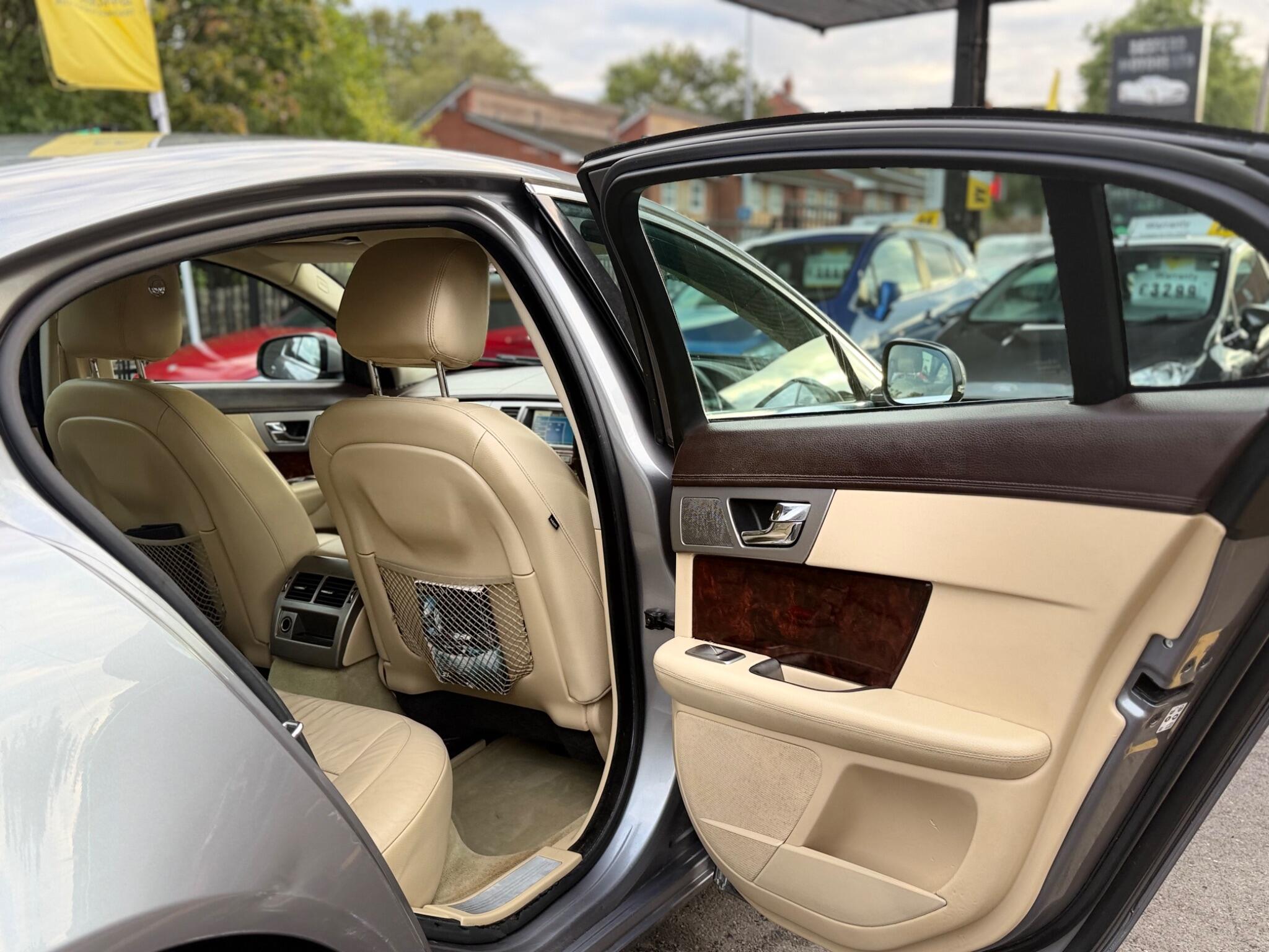 Jaguar XF view 47
