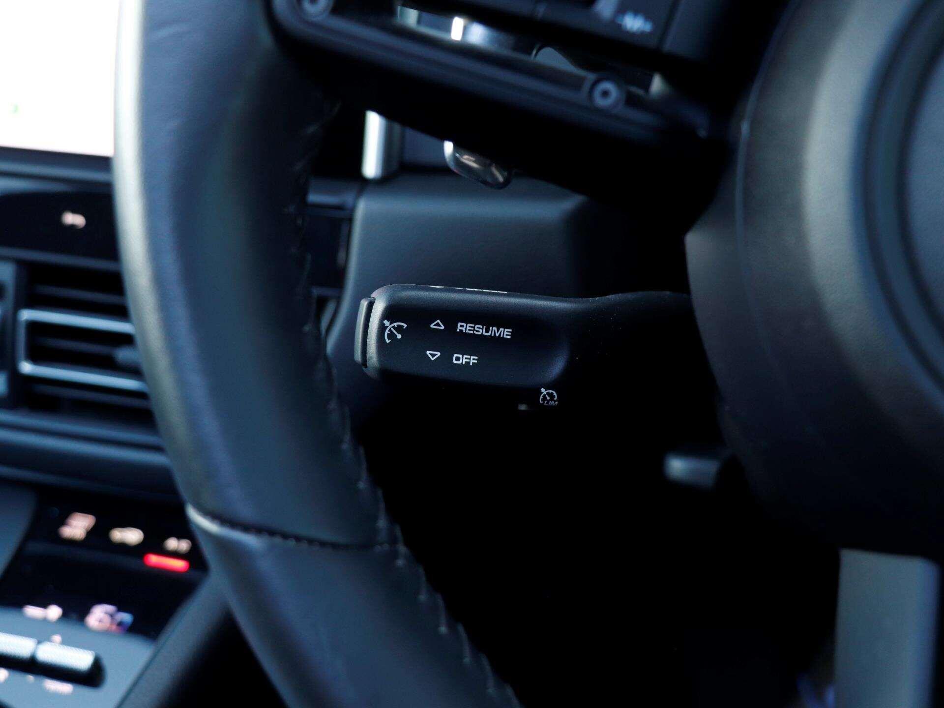 Porsche Macan view 19