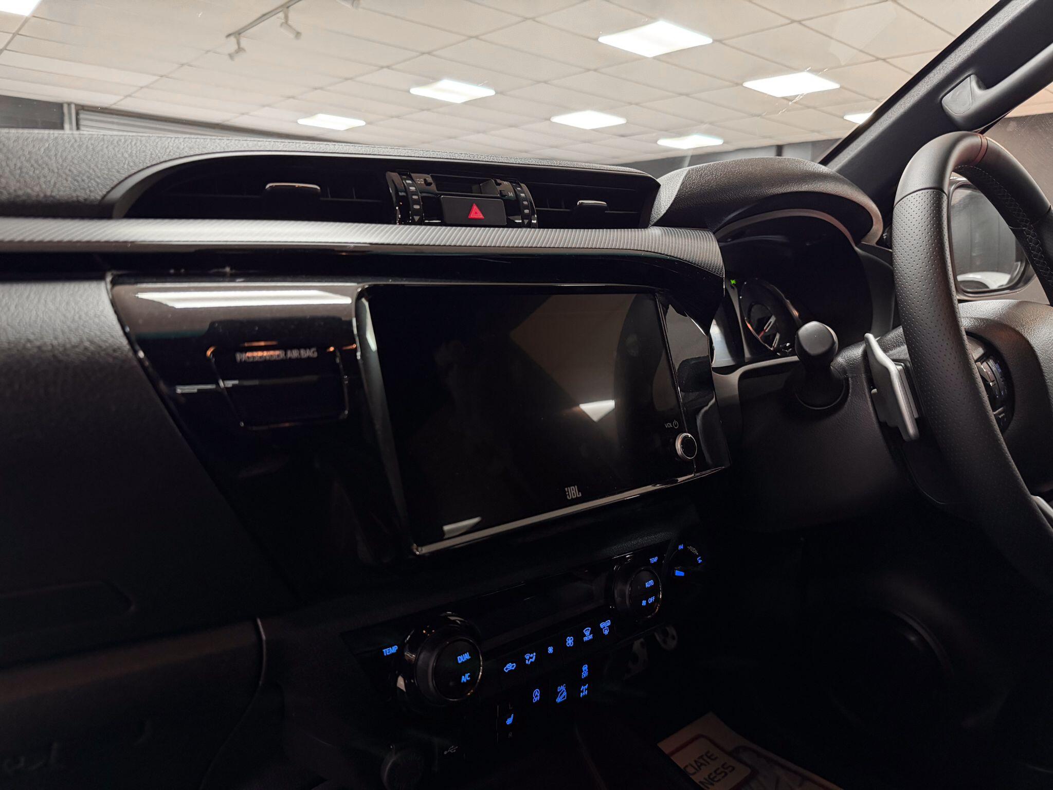 Toyota Hilux view 45