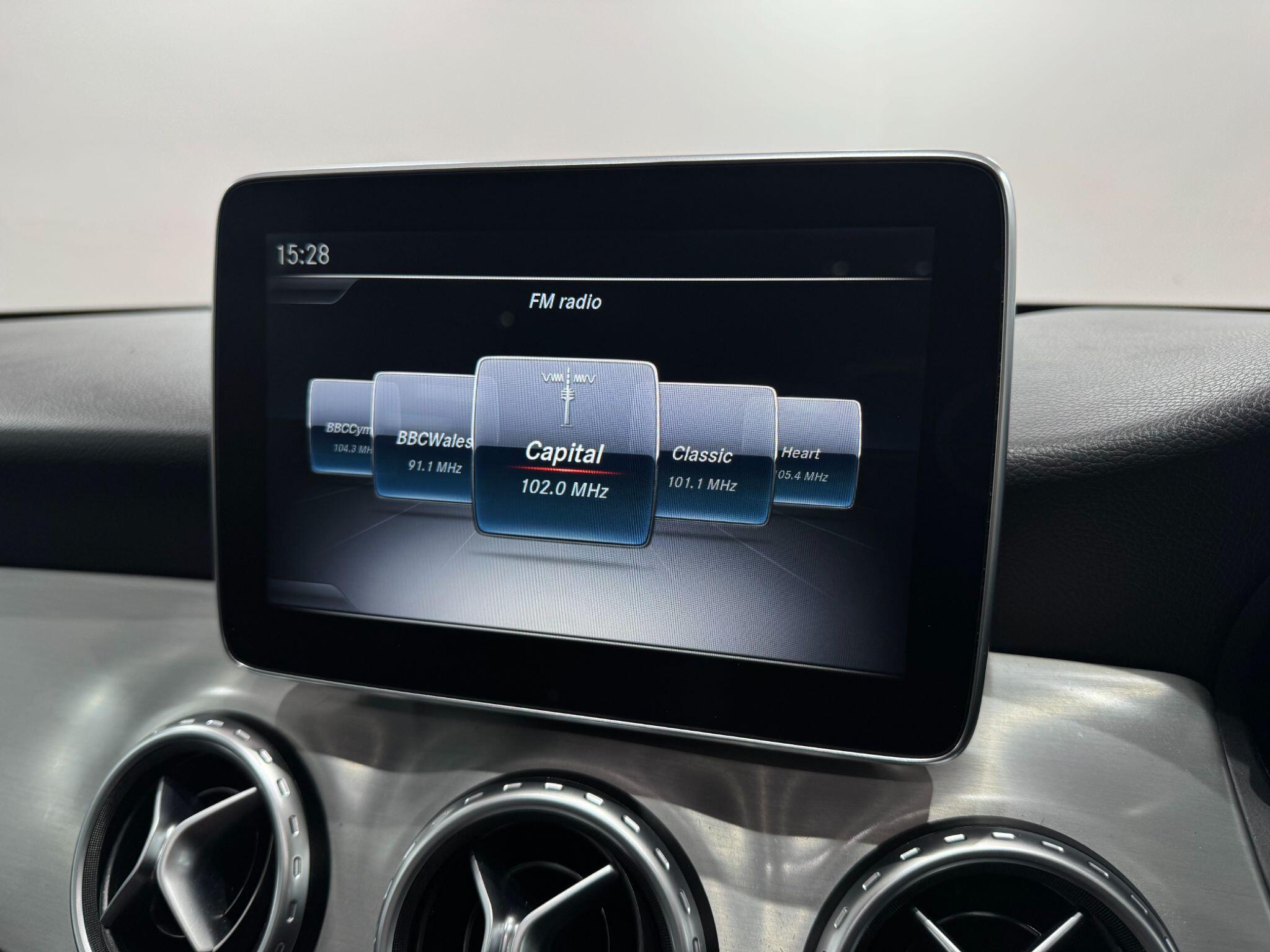 Mercedes-Benz GLA view 38