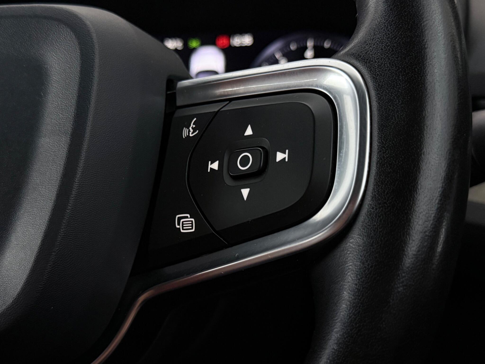 Volvo XC40 view 17
