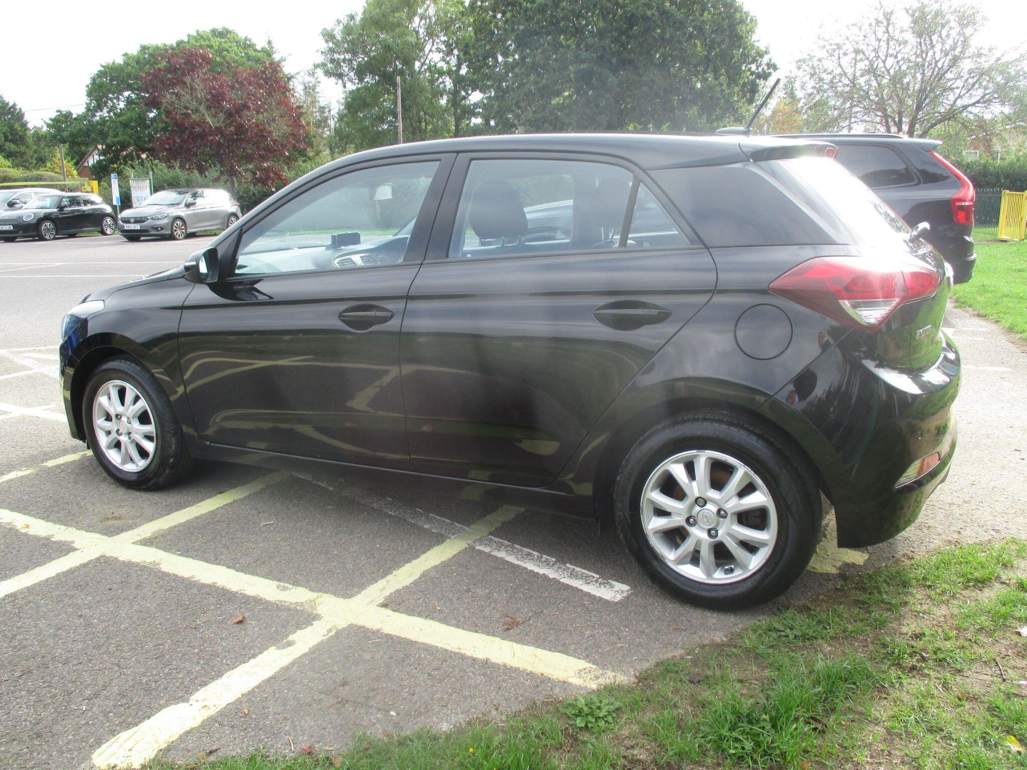 Hyundai i20 view 15
