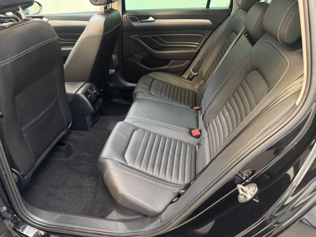 Volkswagen Passat view 19