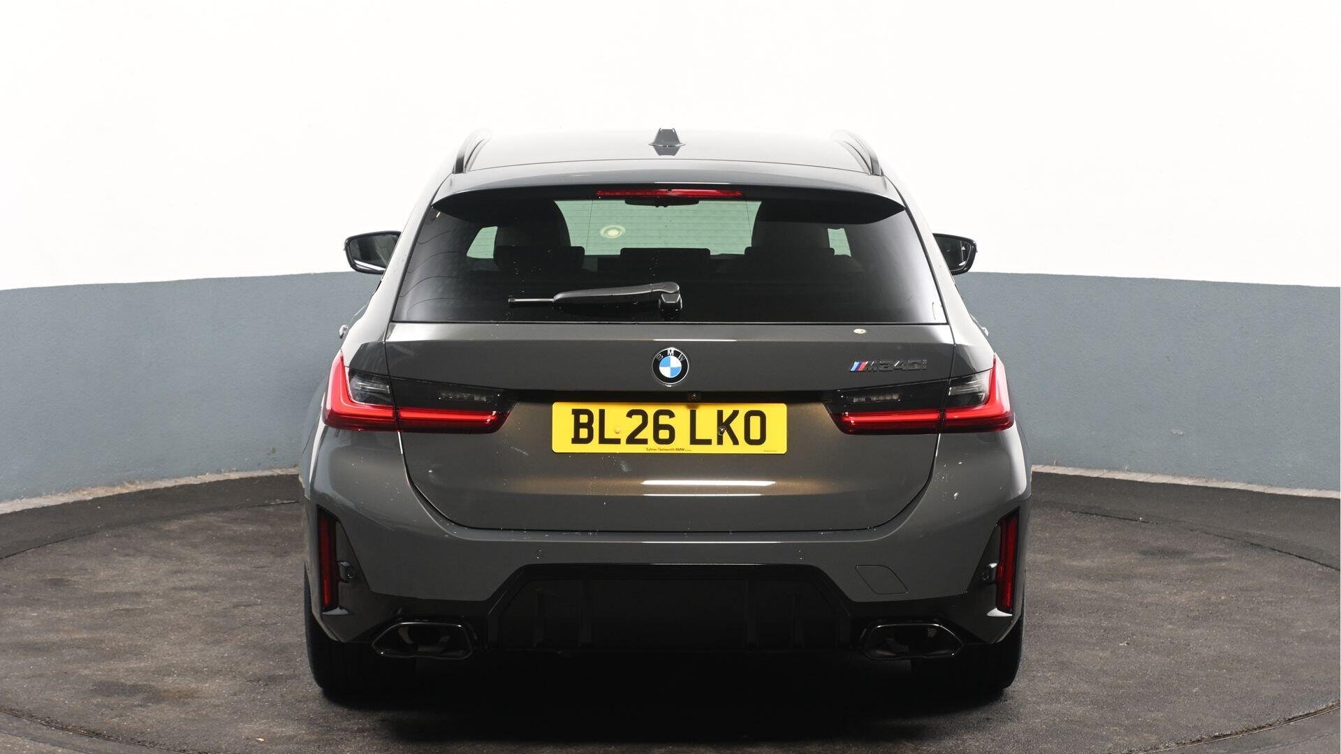 BMW 3 Series view 15