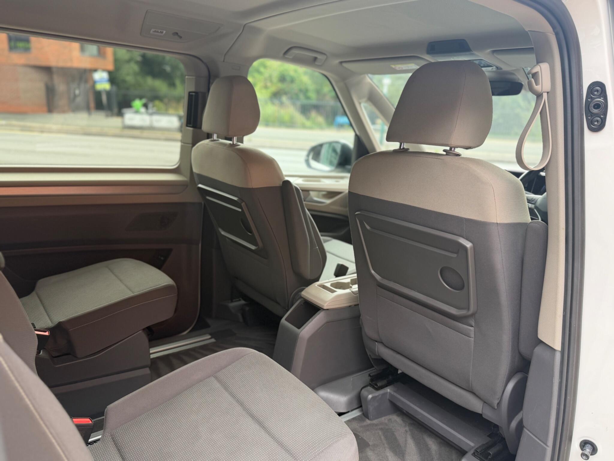 Volkswagen Multivan view 31