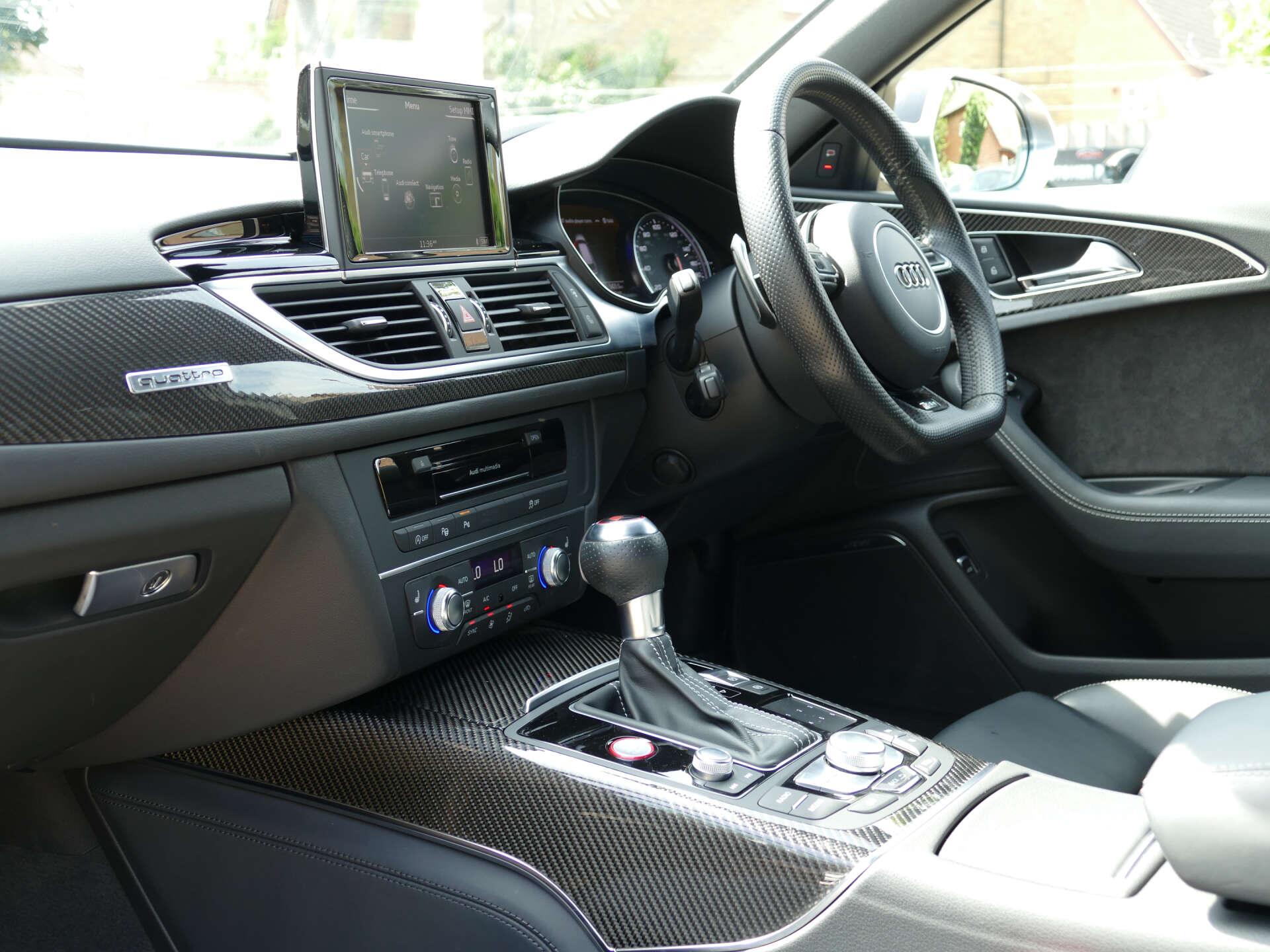 Audi RS6 Avant view 30