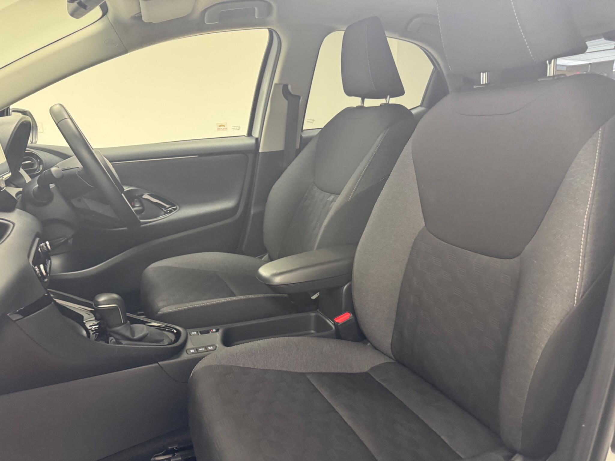 Toyota Yaris view 13