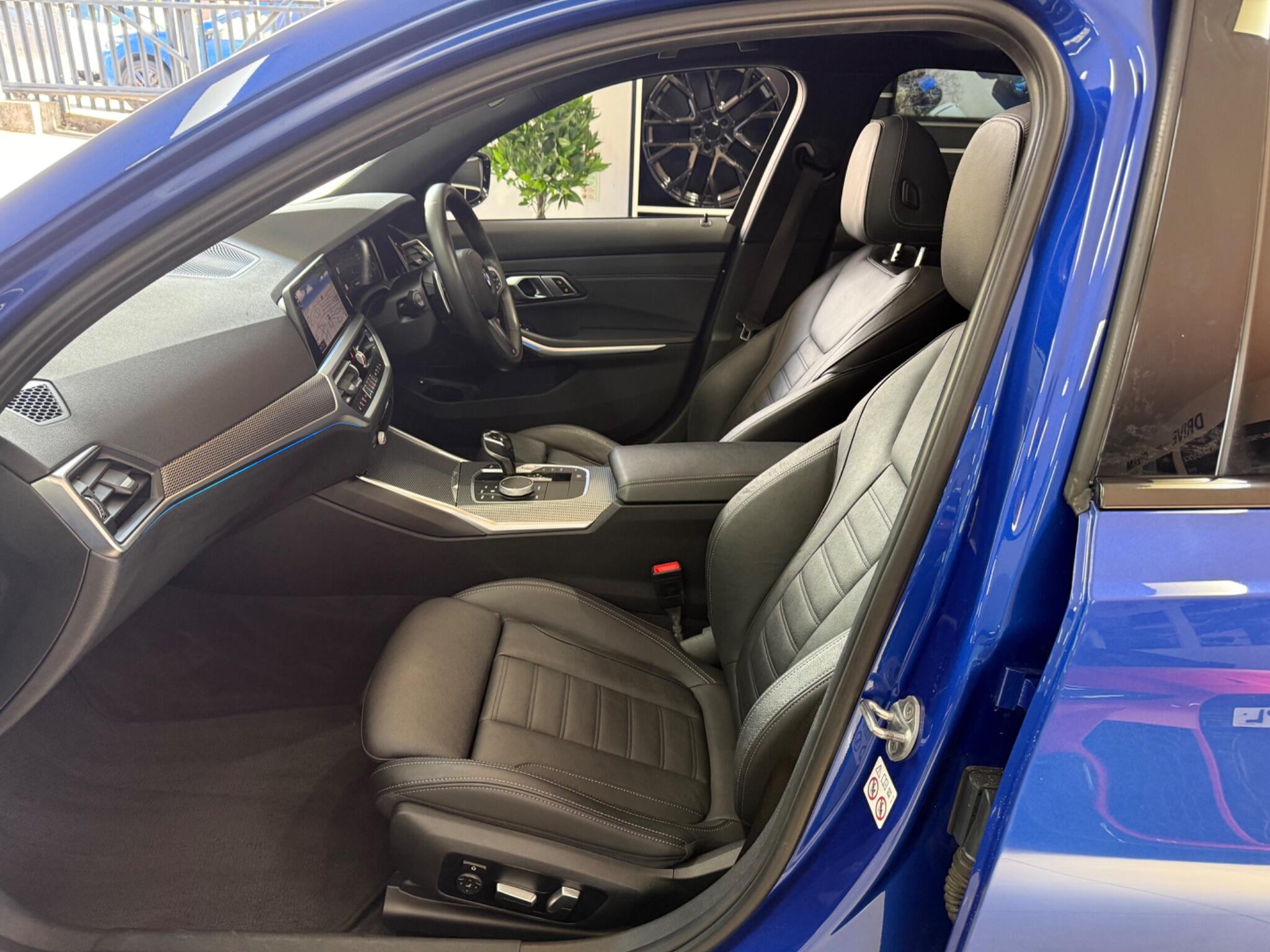 BMW 3 Series view 35
