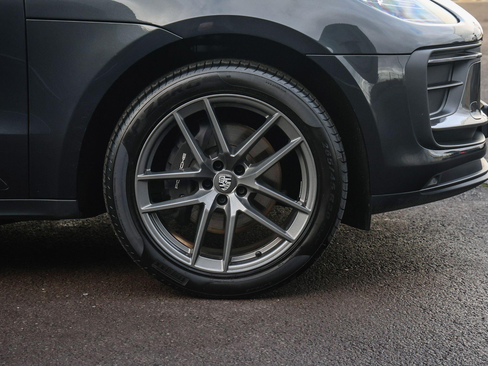 Porsche Macan view 80