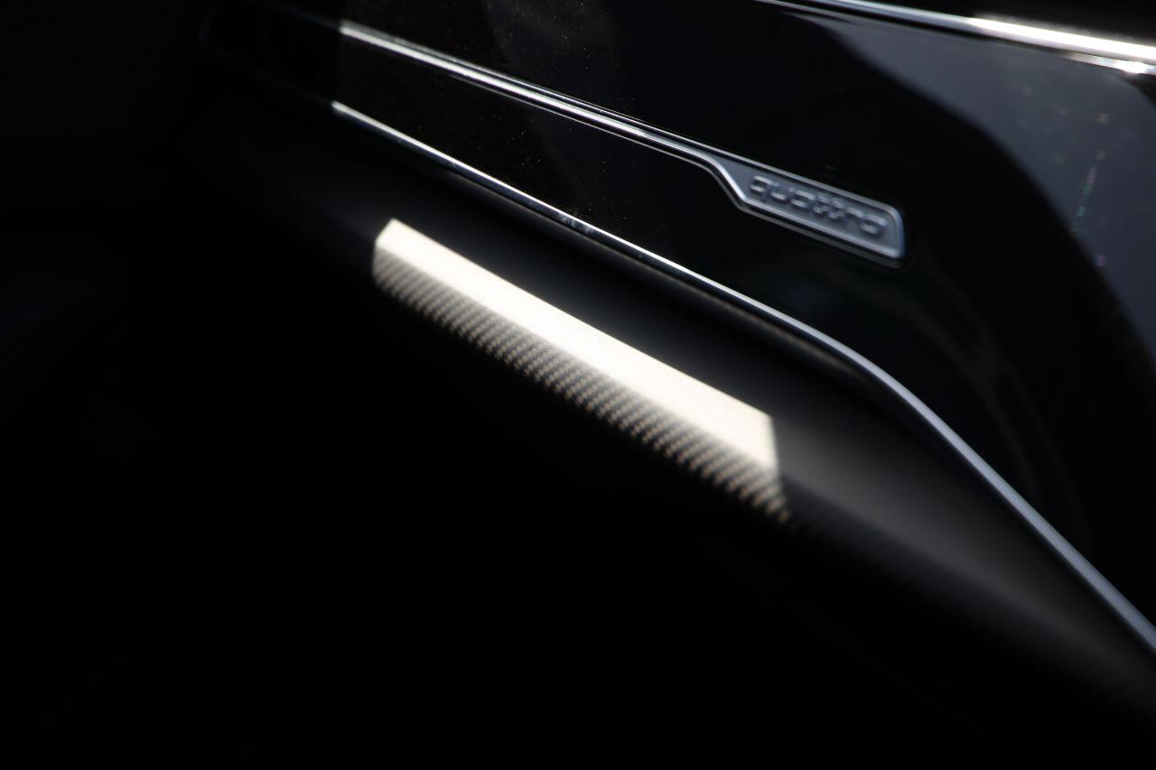 Audi RS Q8 view 36