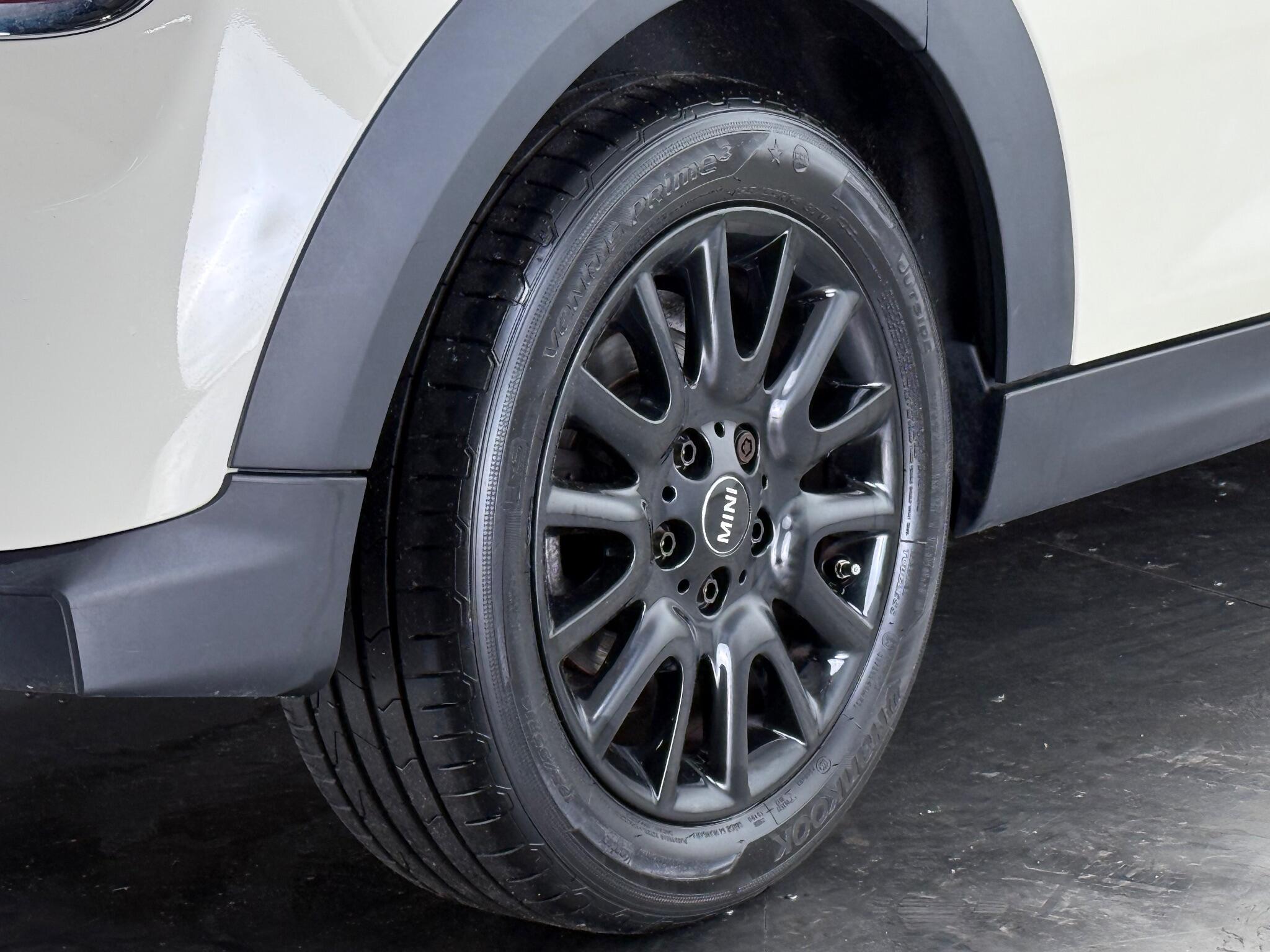 Mini Hatch view 11