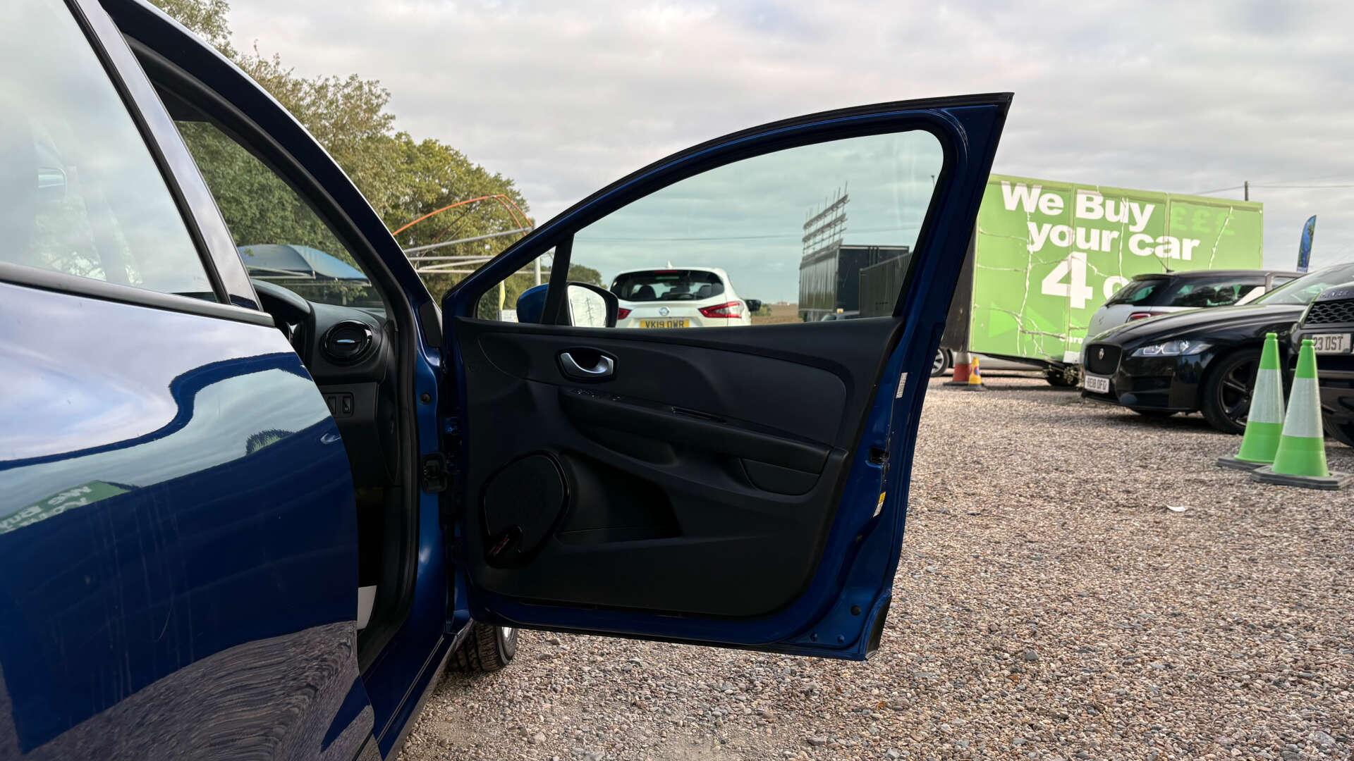 Renault Clio view 39