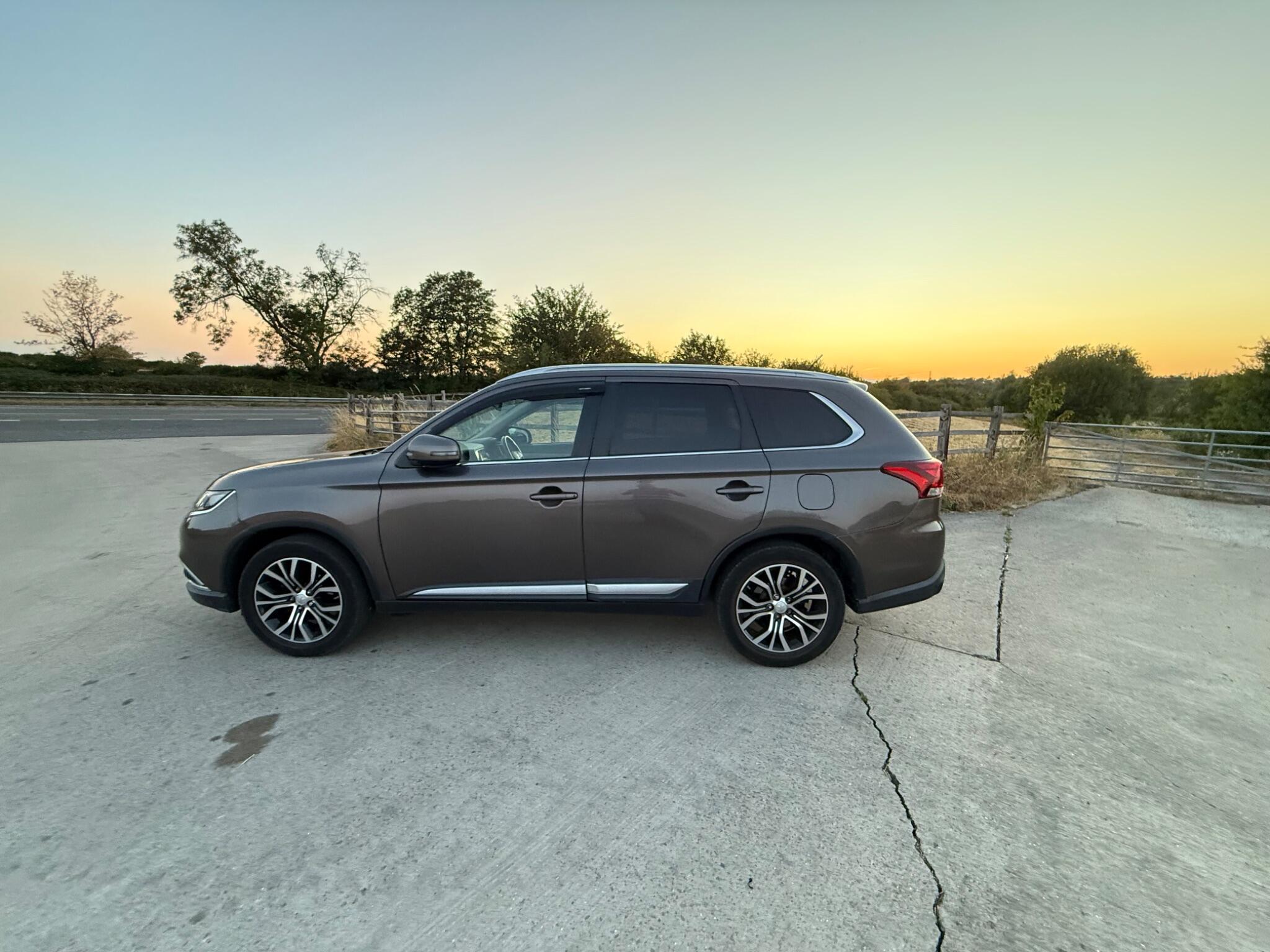 Mitsubishi Outlander 2.2 DI-D GX3 SUV 5dr Diesel Manual 4WD Euro 6 (s/s) (147 ps) — photo 15 of 90
