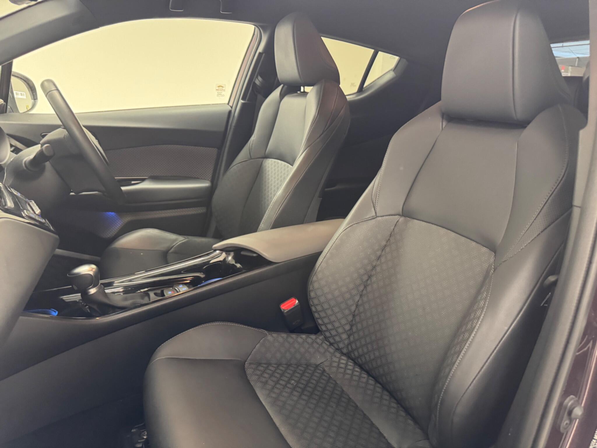Toyota C-HR view 14