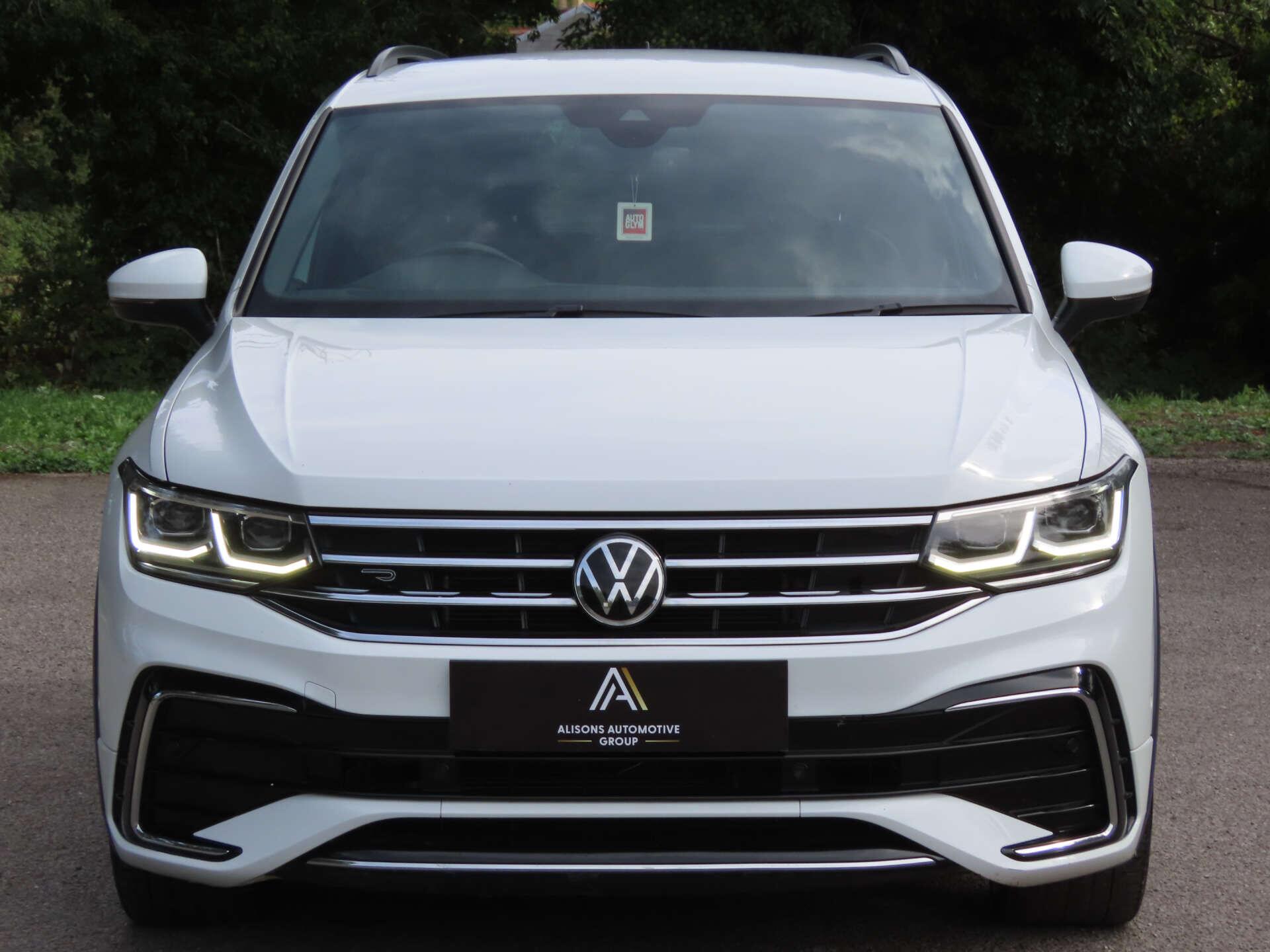 Volkswagen Tiguan view 2