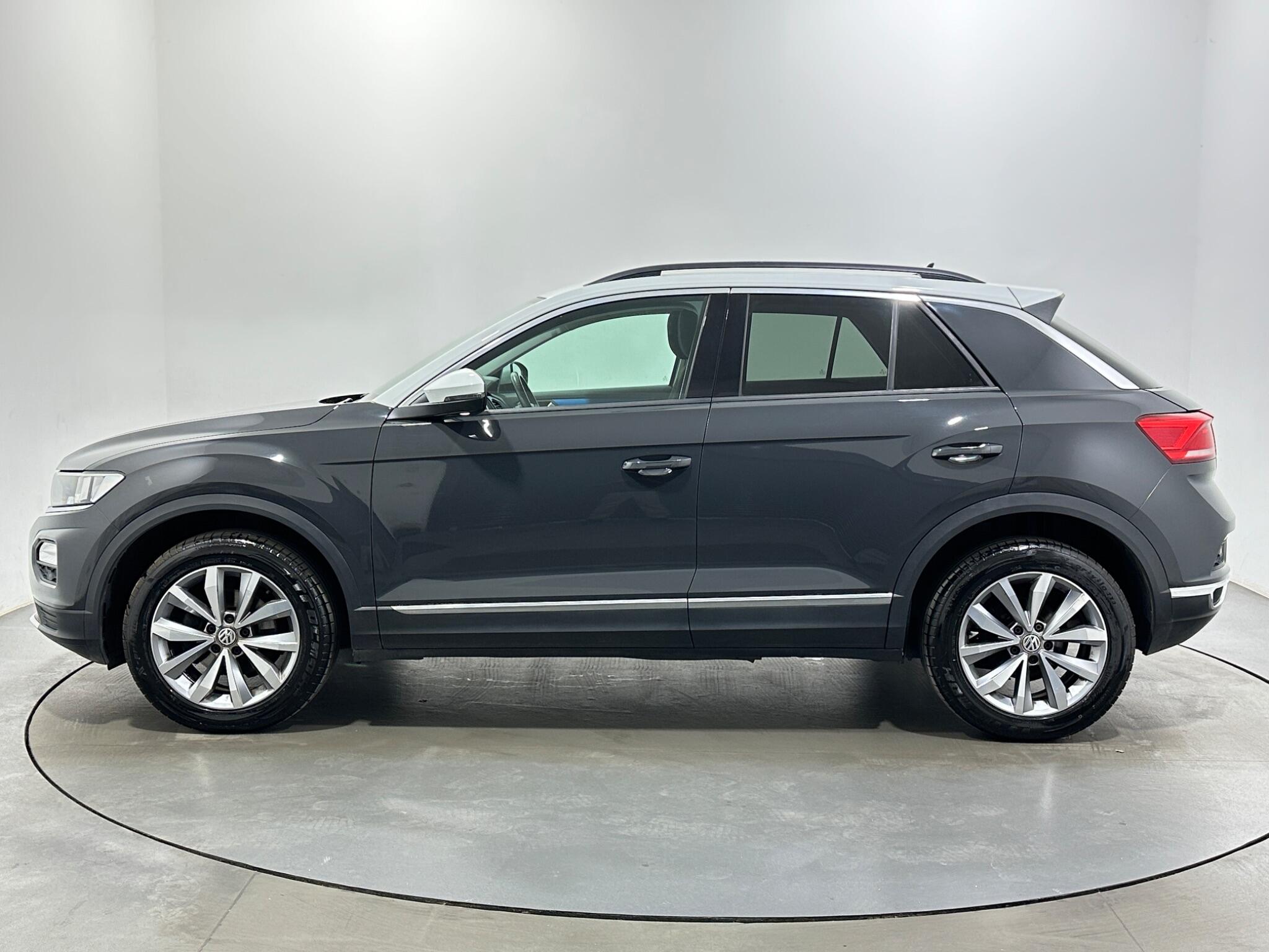 Volkswagen T-Roc view 5