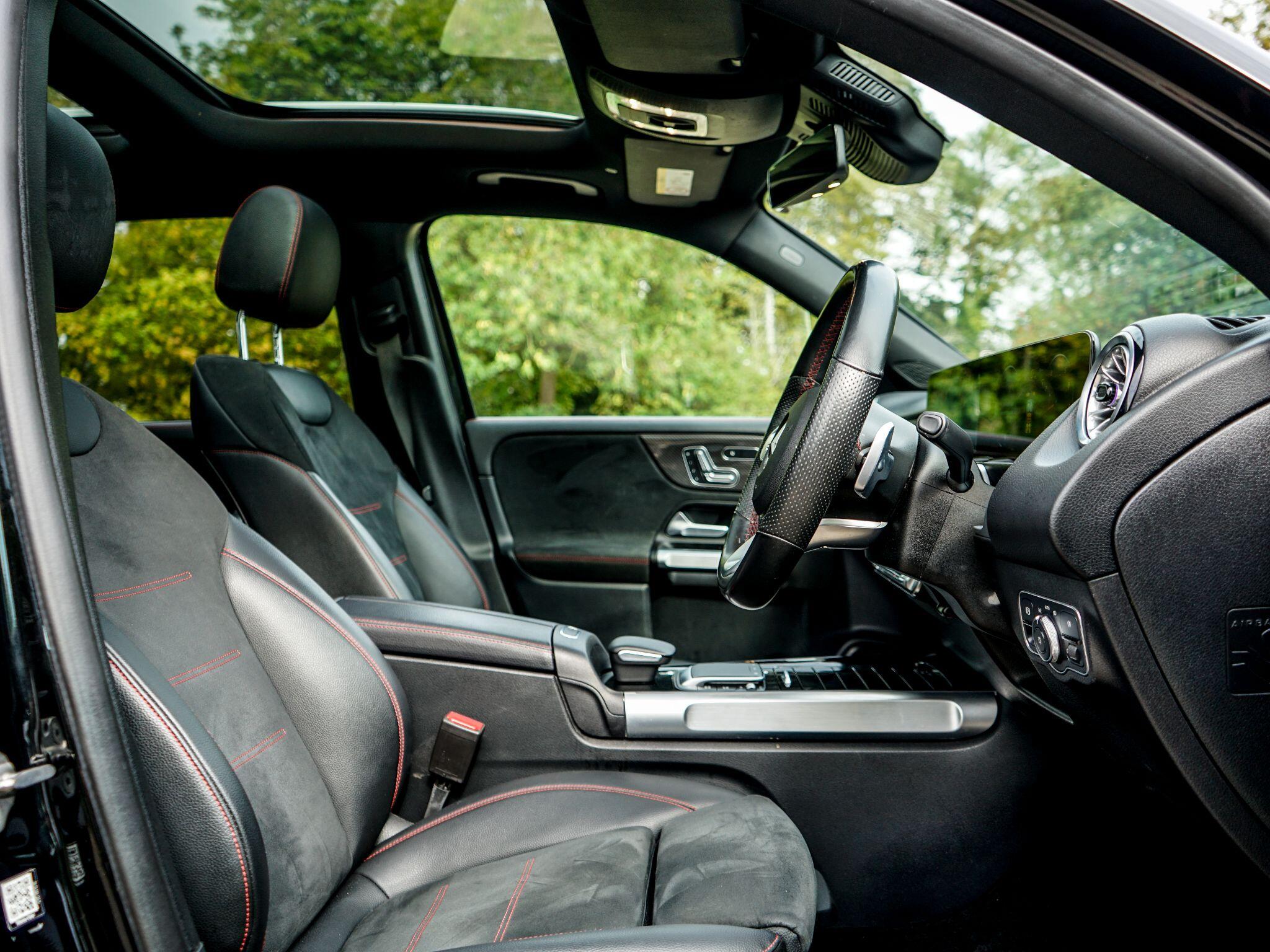 Mercedes-Benz GLB view 23