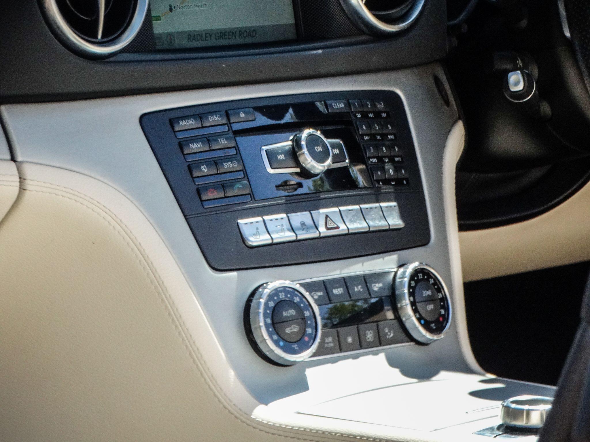 Mercedes-Benz SL view 16